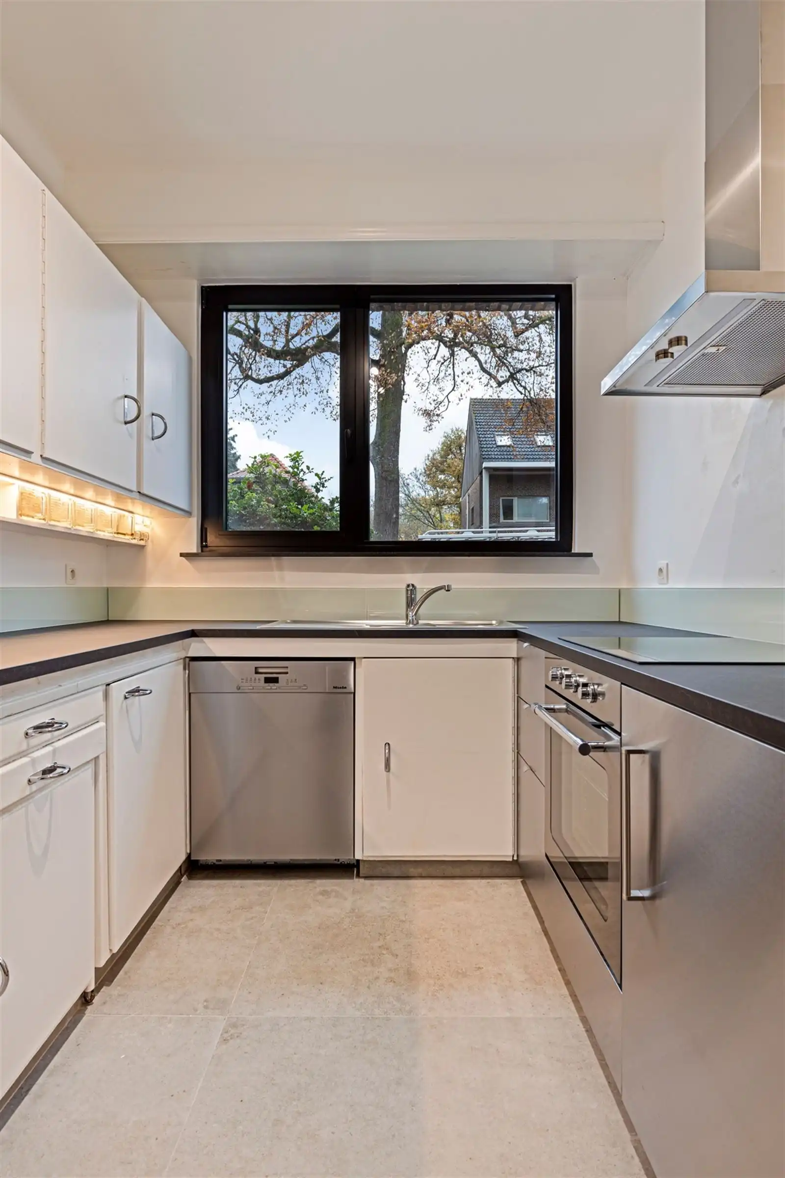 ELSDONK: Rustige, praktische woning met een uitgesproken familiaal karakter. foto 6