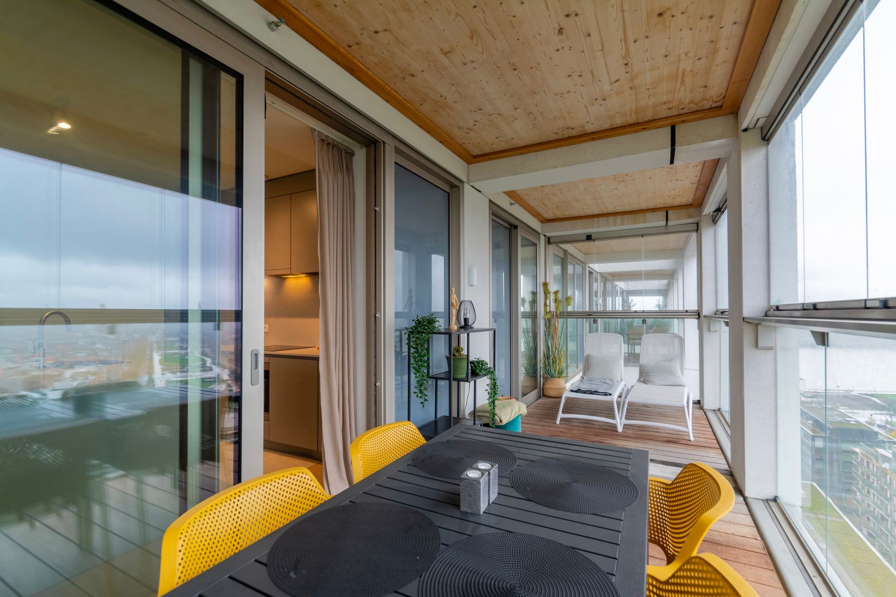 Lichtrijk 2 slpk app. met groot terras en zicht op park foto 13