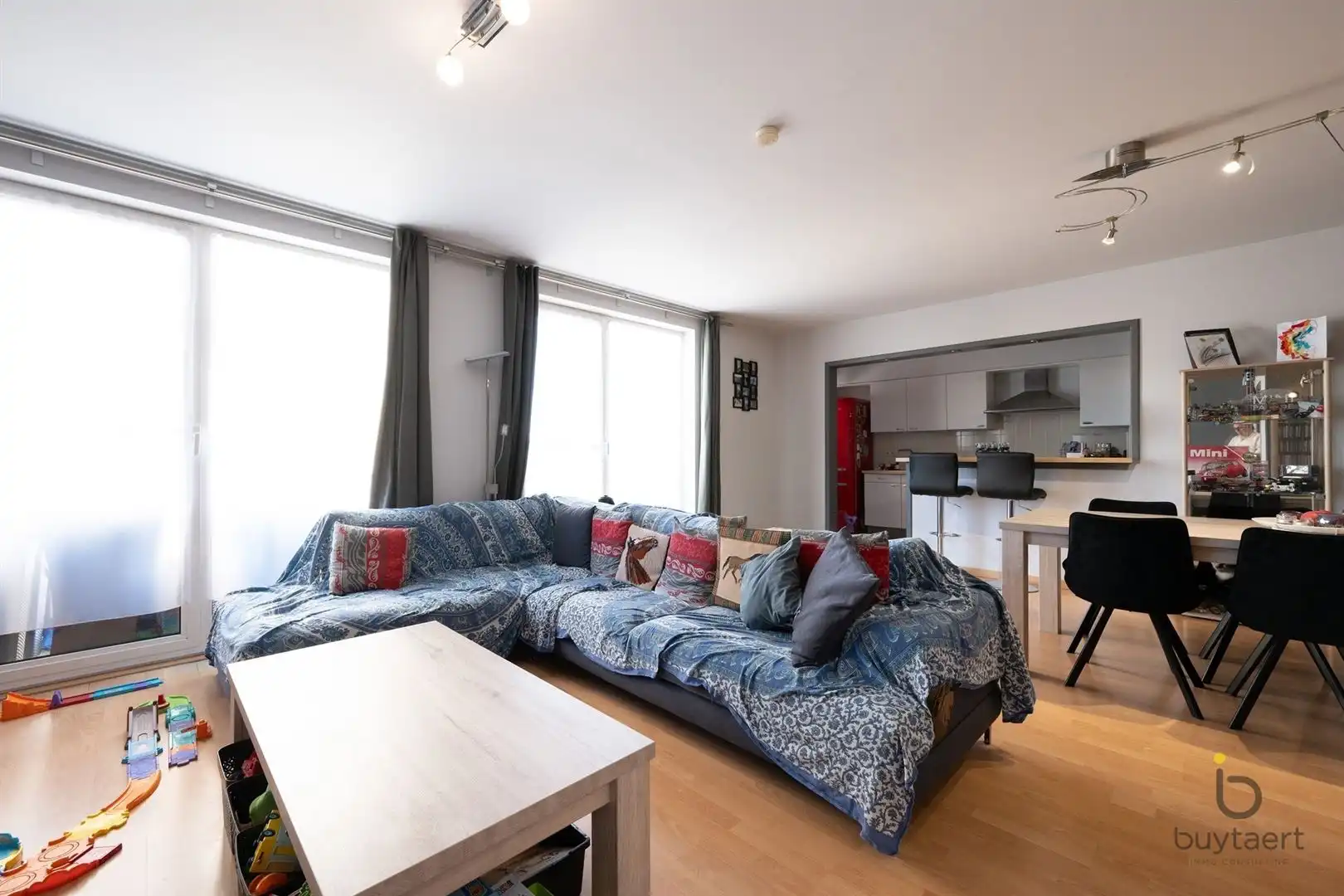 RUIM LICHTRIJK HOEKAPPARTEMENT MET GEZELLIG ZONNETERRAS EN ONDERGRONDSE AUTOSTAANPLAATS! foto 9