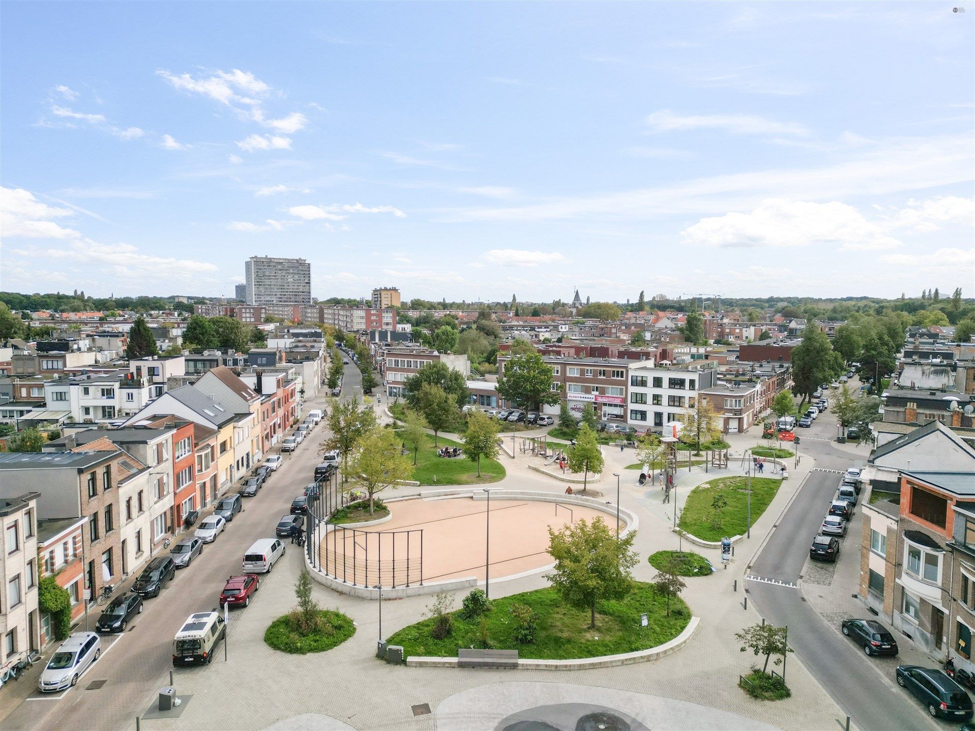 Gelijksvloers gerenoveerd appartement met binnenkoer foto 5