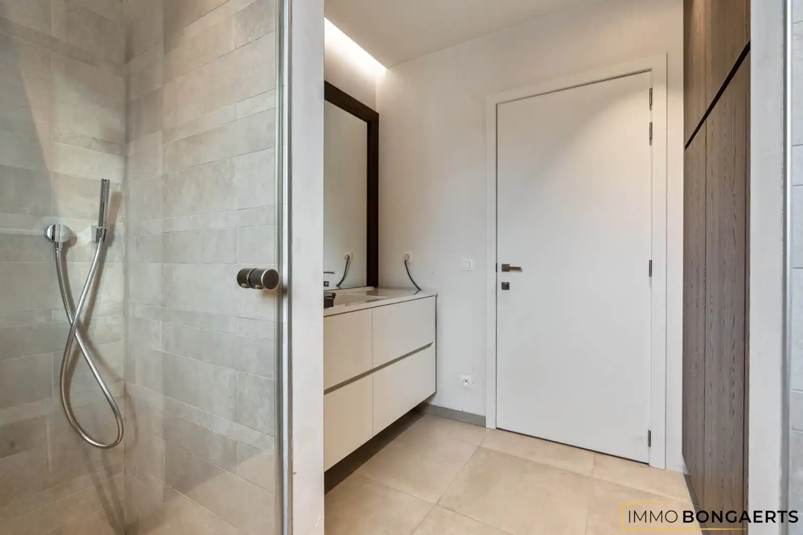 Moderne woonst met 4 slaapkamers  foto 20