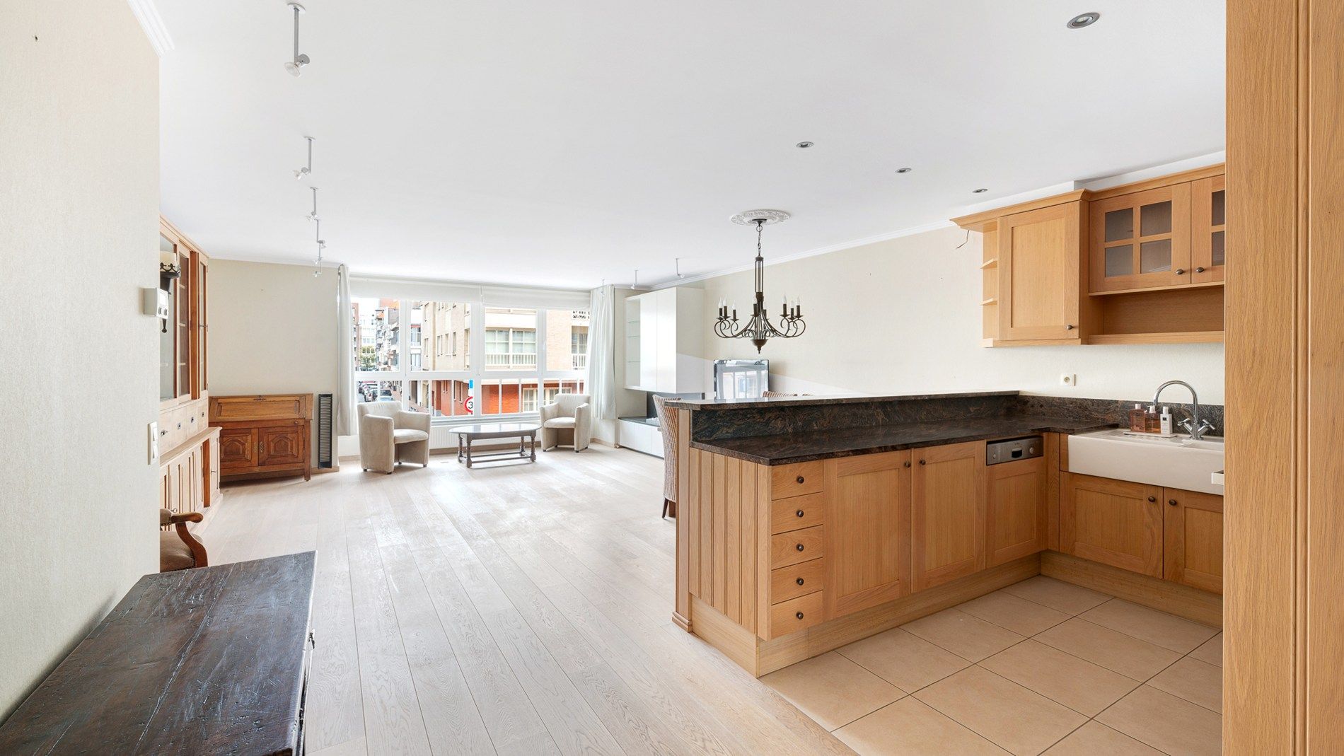 Ruim appartement (100m²) met zongericht terras foto 8