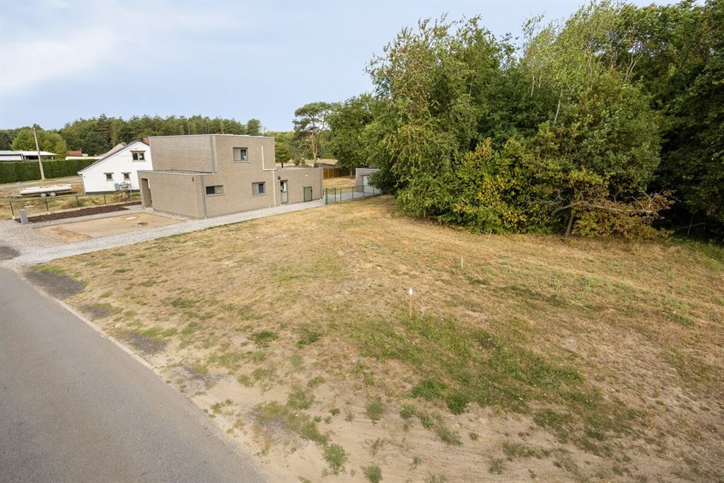 Knappe bouwgrond op een rustige locatie!  foto 6