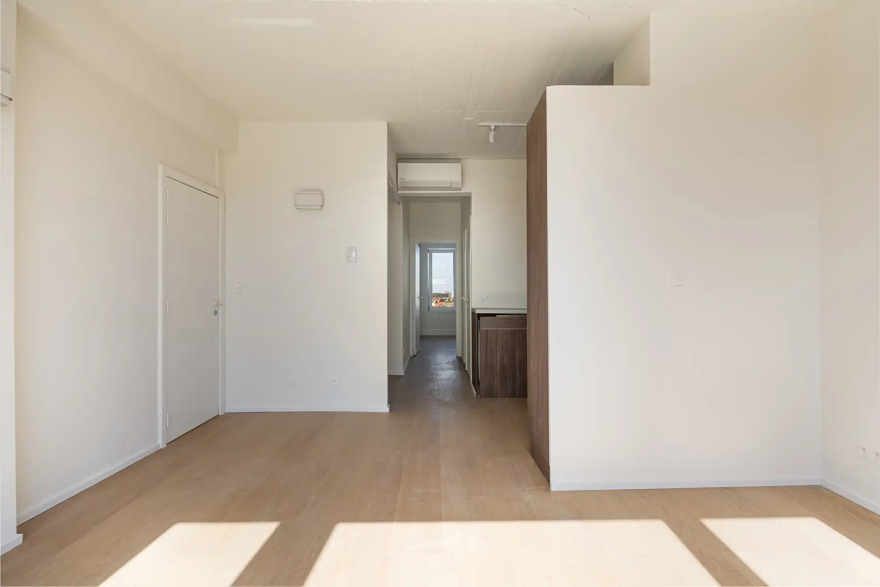 Lichtrijk gerenoveerd appartement met spectaculair uitzicht! foto 12