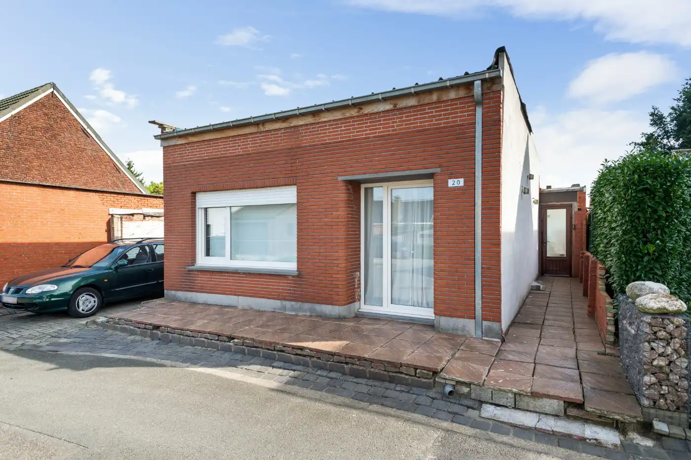Hoofdfoto van de publicatie: Leuk gelegen laagbouwwoning met 2 slpk. en tuin