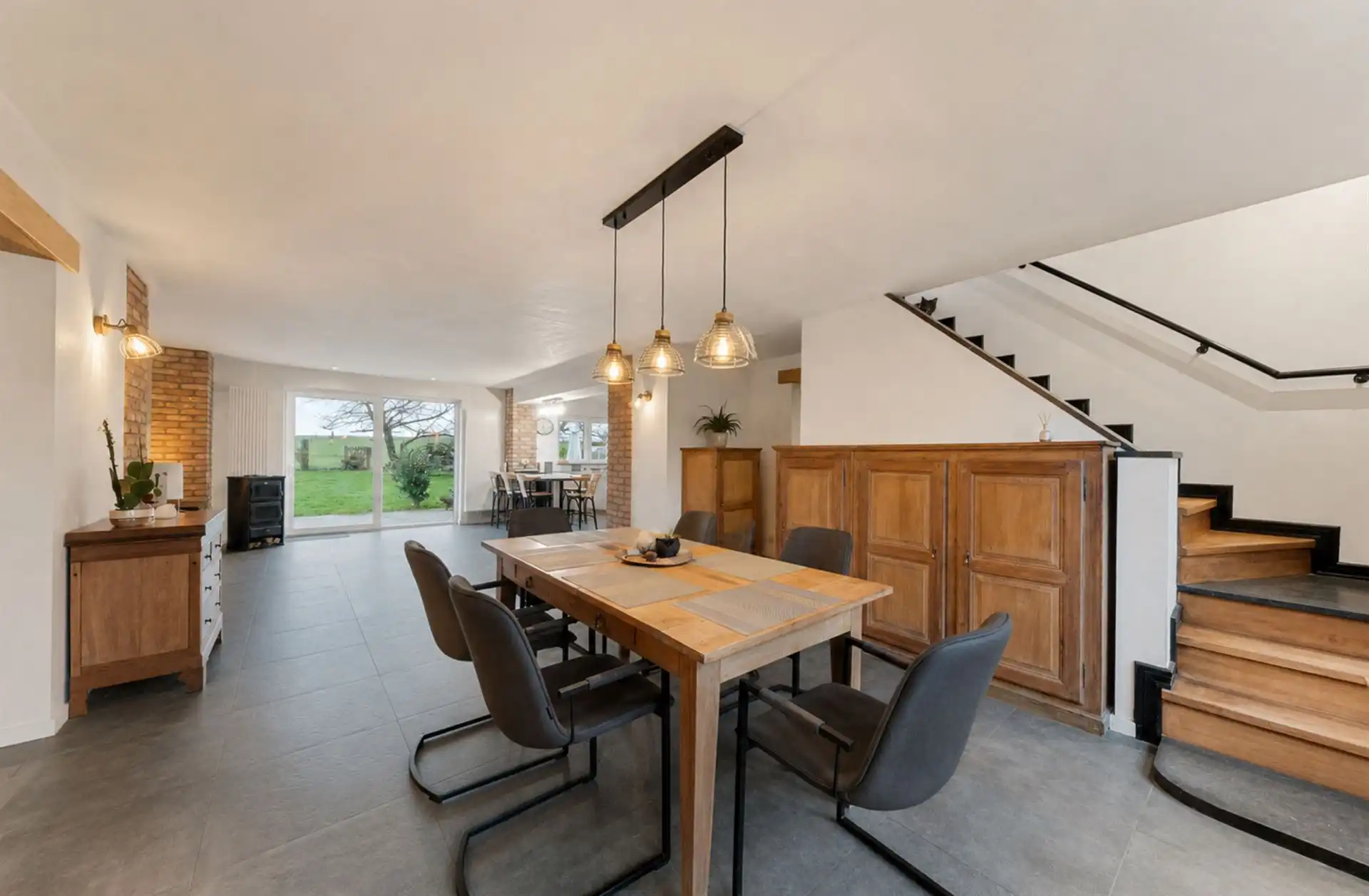 Ruime en energiezuinige woning met studio en tuin in Gaurain foto 4