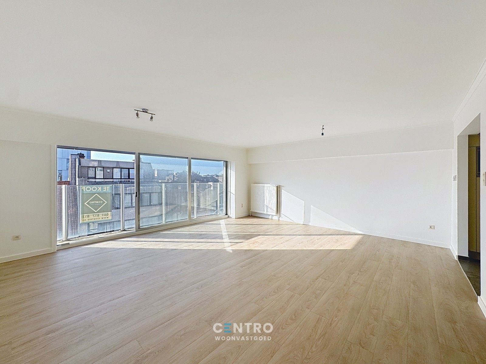 Centraal gelegen instapklaar appartement met 2 slpks en 2 terrassen! foto 3