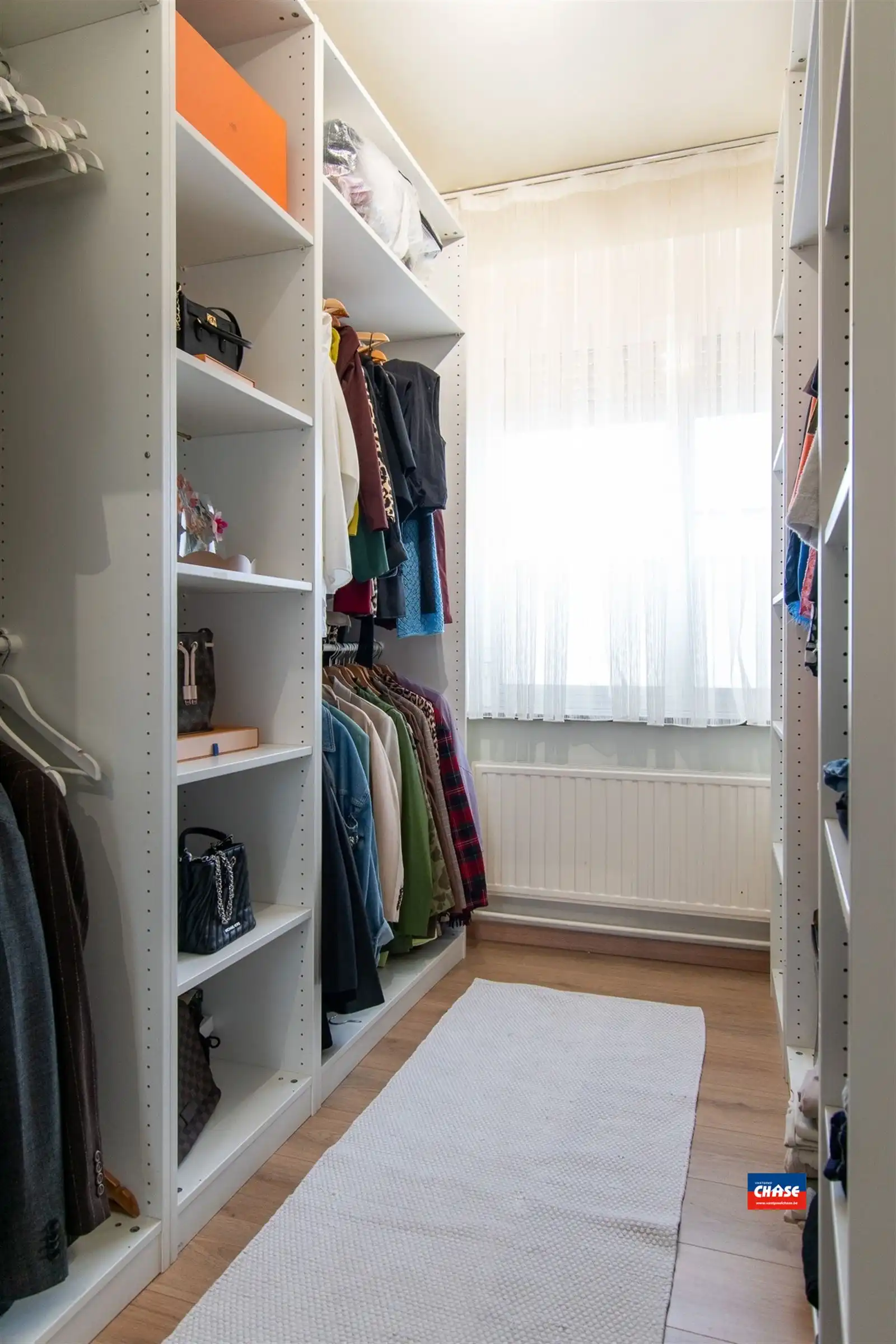 Gerenoveerde woning met 3 slpks, tuin en 2 garages foto 18