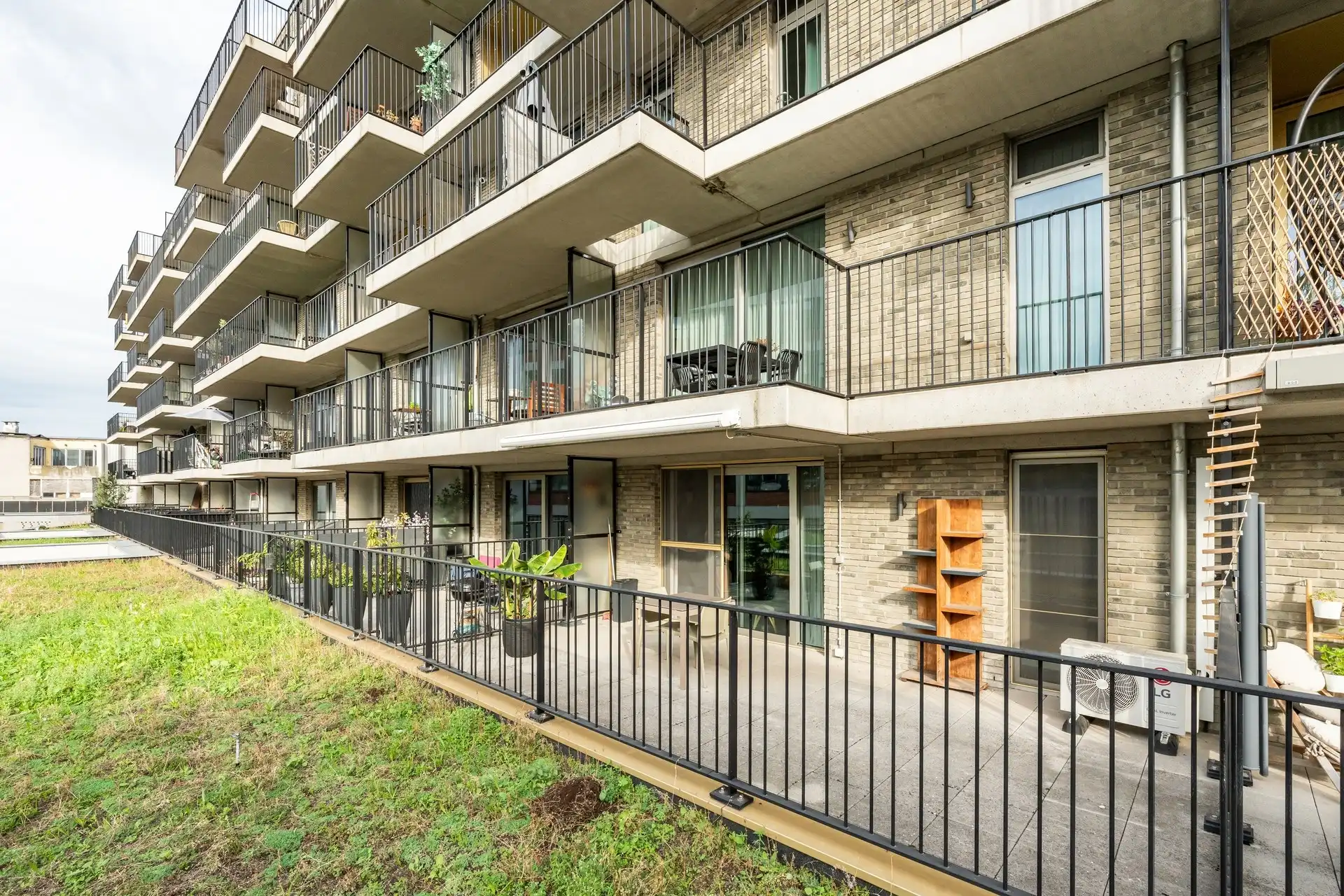 Instapklaar appartement met uitzonderlijk terras van 30 m² foto 5