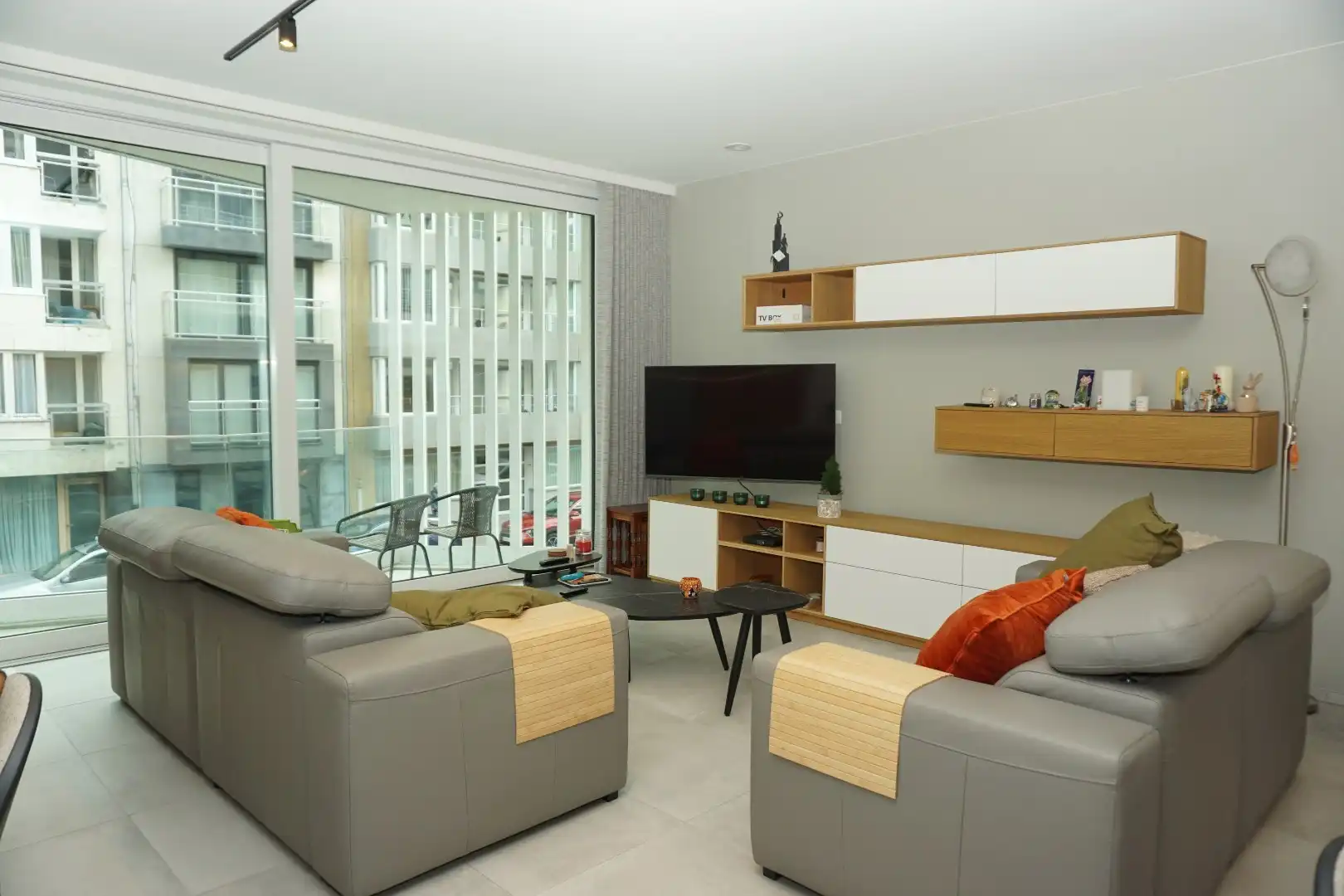 NIEUWBOUWAPPARTEMENT MET 2 SLAAPKAMERS EN TERRAS IN CENTRUM OOSTENDE foto {{pictureIndex}}