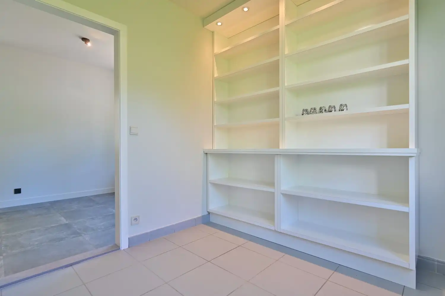 Exclusieve, gerenoveerde villa op toplocatie in residentieel Neerharen foto 17