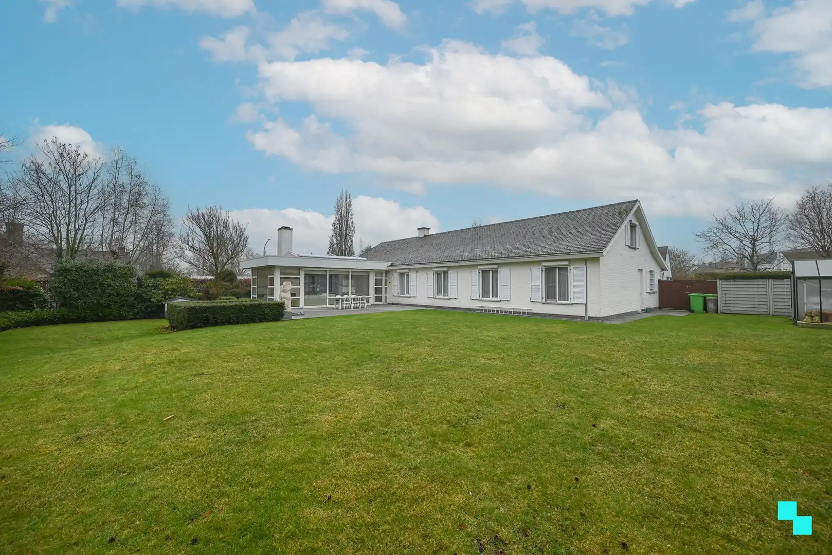 Hoofdfoto van de publicatie: Verrassend ruime woning op hoekperceel te Izegem, Bosmolens