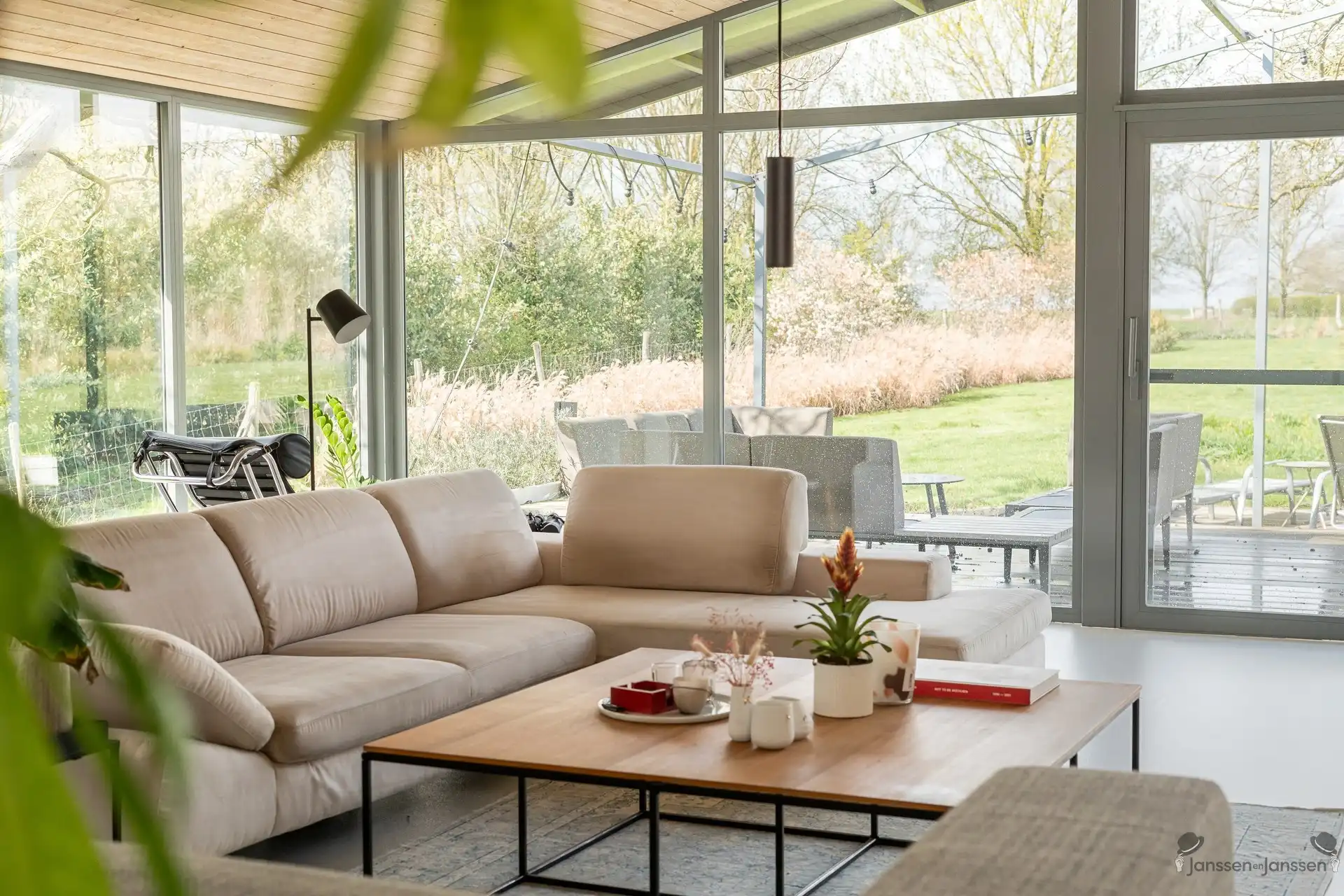 Unieke landelijk-moderne villa met adembenemend uitzicht aan Troostembergbos foto 8