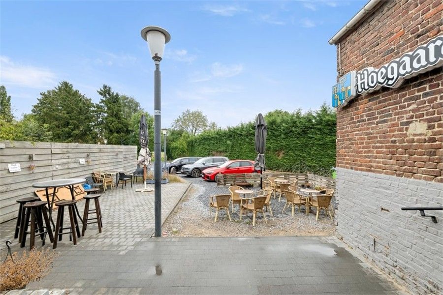 HANDELSHUIS MET PARKING OP EEN TOPLOCATIE IN LINTER foto 18