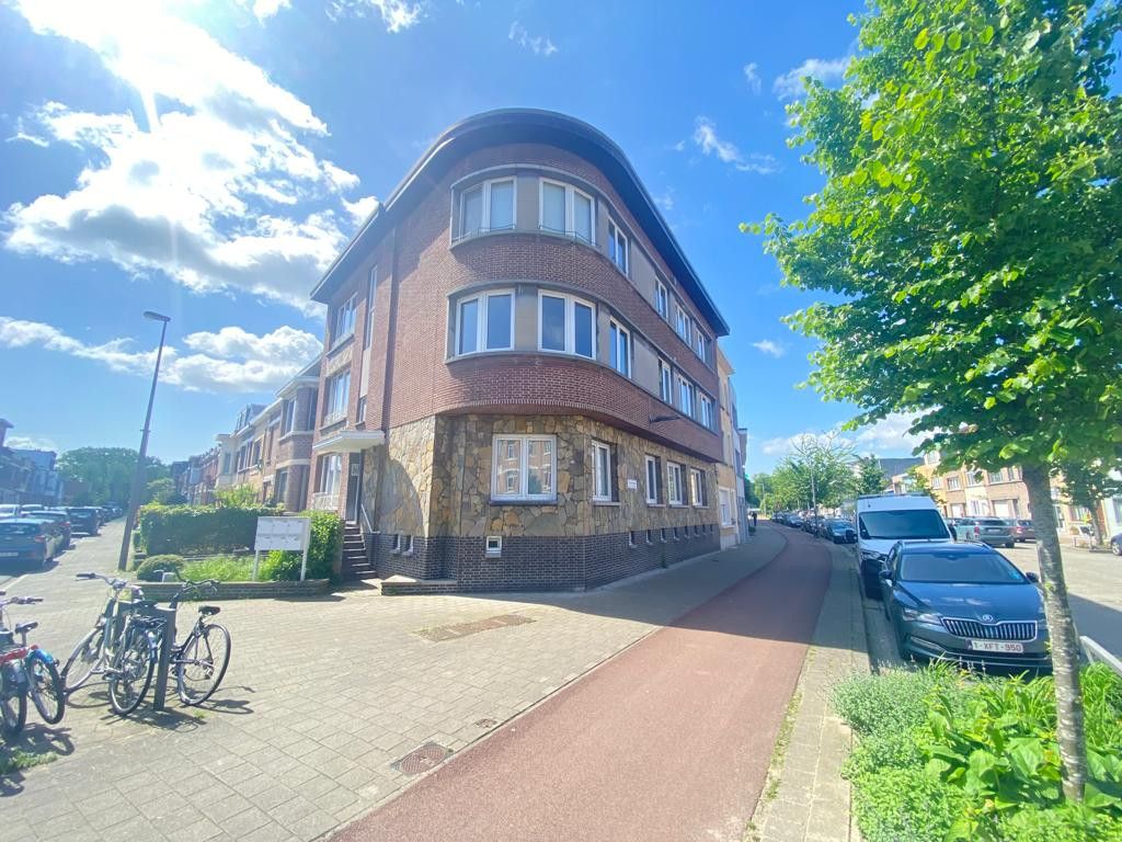 Tof appartement met 2 ruime kamers en een lichtrijke woonkamer foto 2