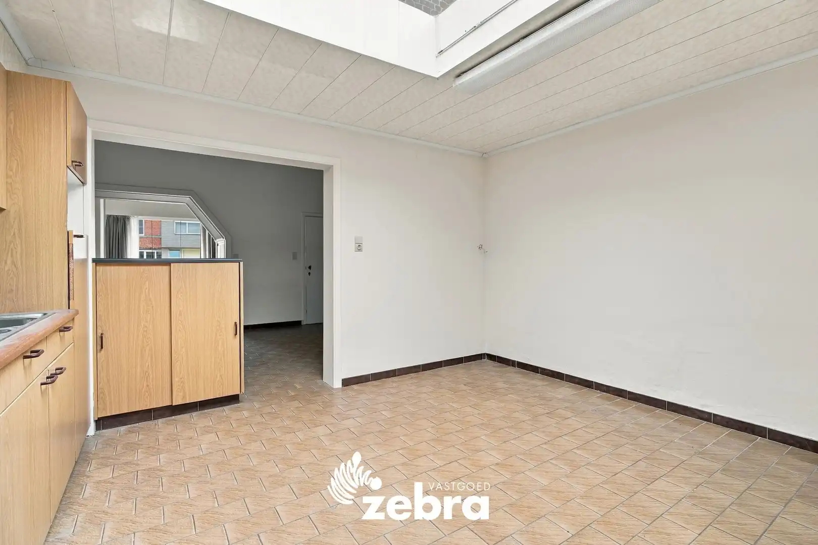 Te renoveren woning met uitweg te Roeselare! foto 7
