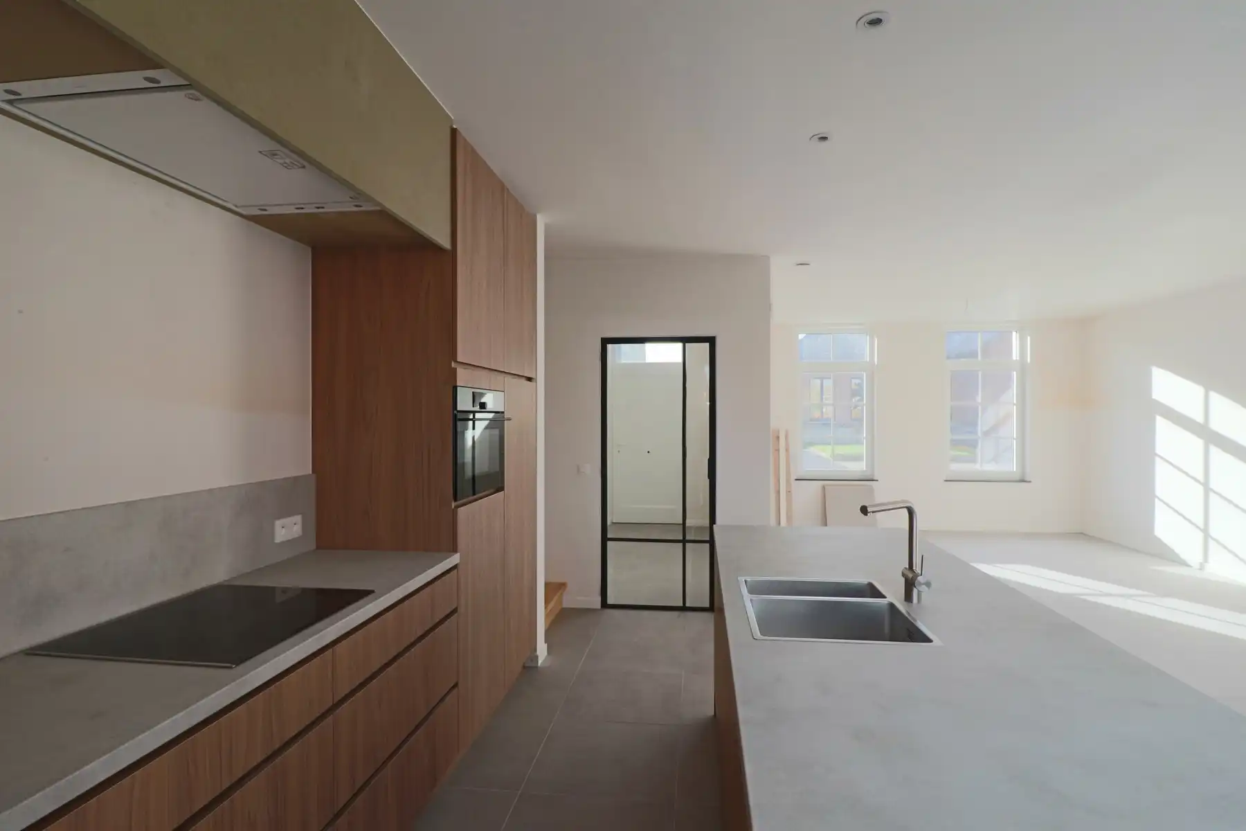 Ruime gezinswoning (ca 245 m²) met 4 slaapkamers op perceel van ca. 303 m². foto 7