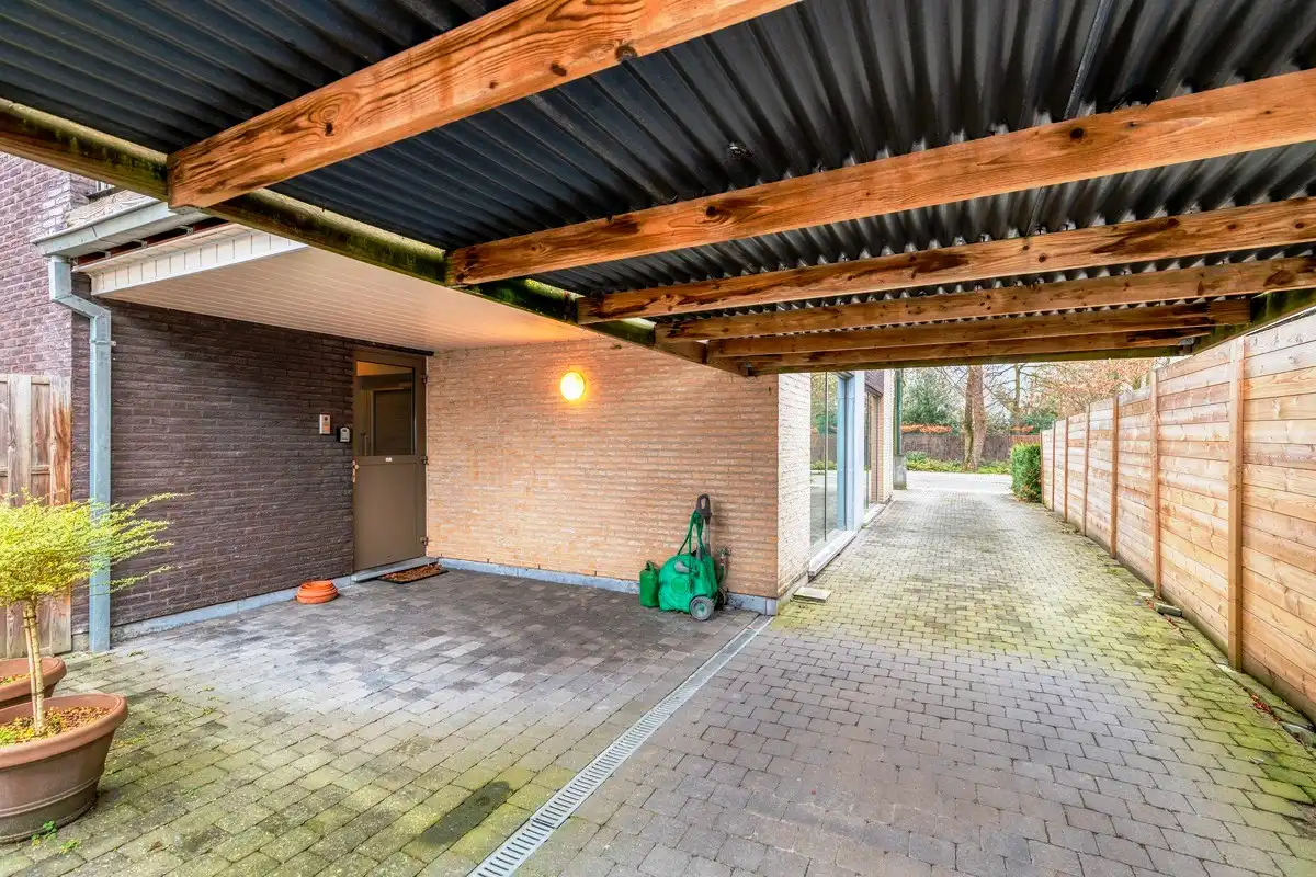 Groot zonnig duplex dakappartement met drie terrassen, twee slaapkamers, twee badkamers en parking. foto 24