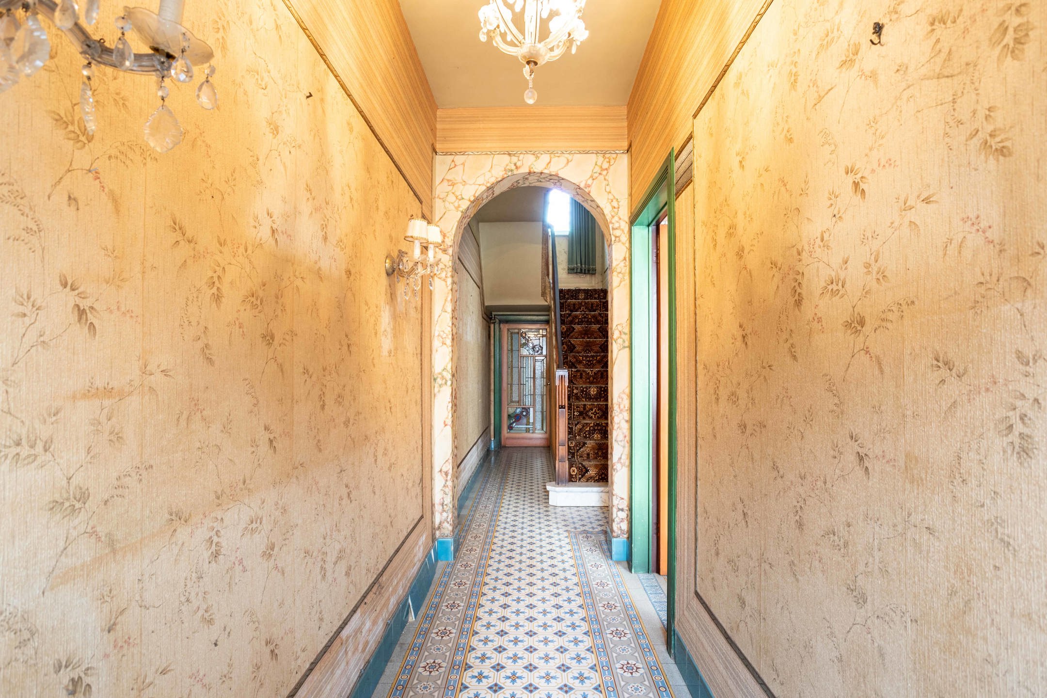 Authentieke woning met 4 slaapkamers te koop in Ronse foto 3