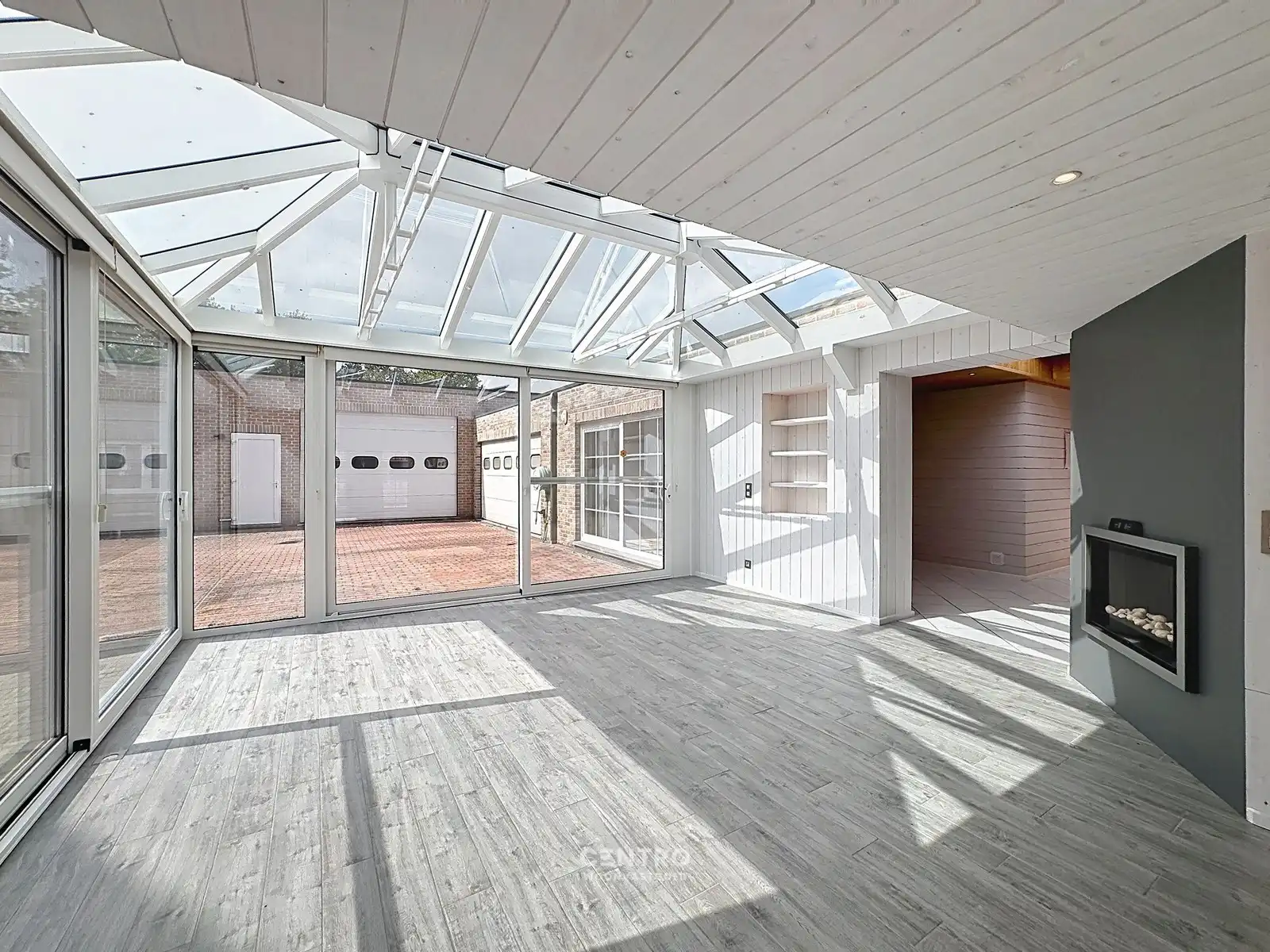 Ruime woning met opslagruimte in aangename omgeving! foto 16
