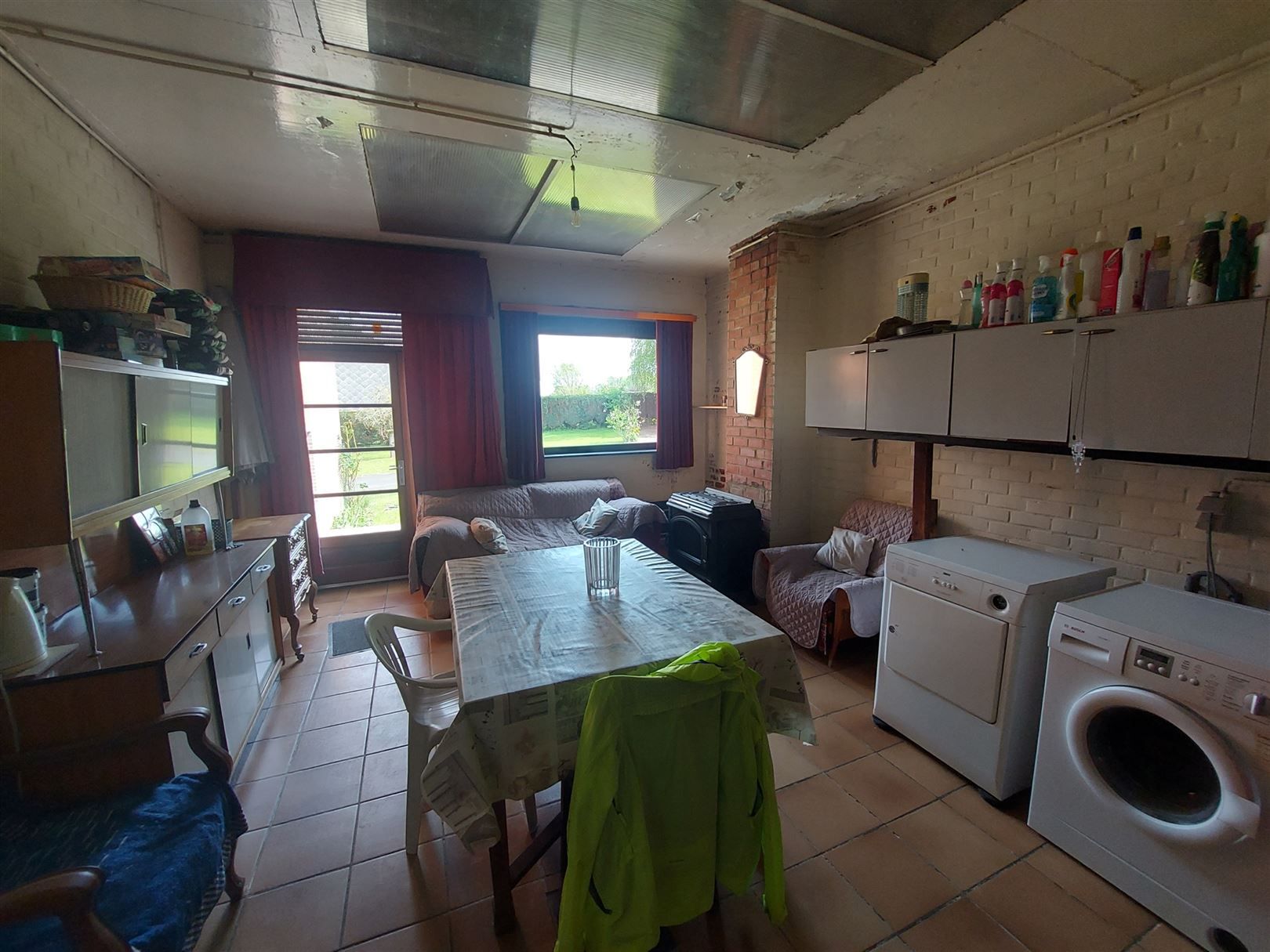 Veelzijdig renovatiepand met woonst en winkel Vloesberg foto 18