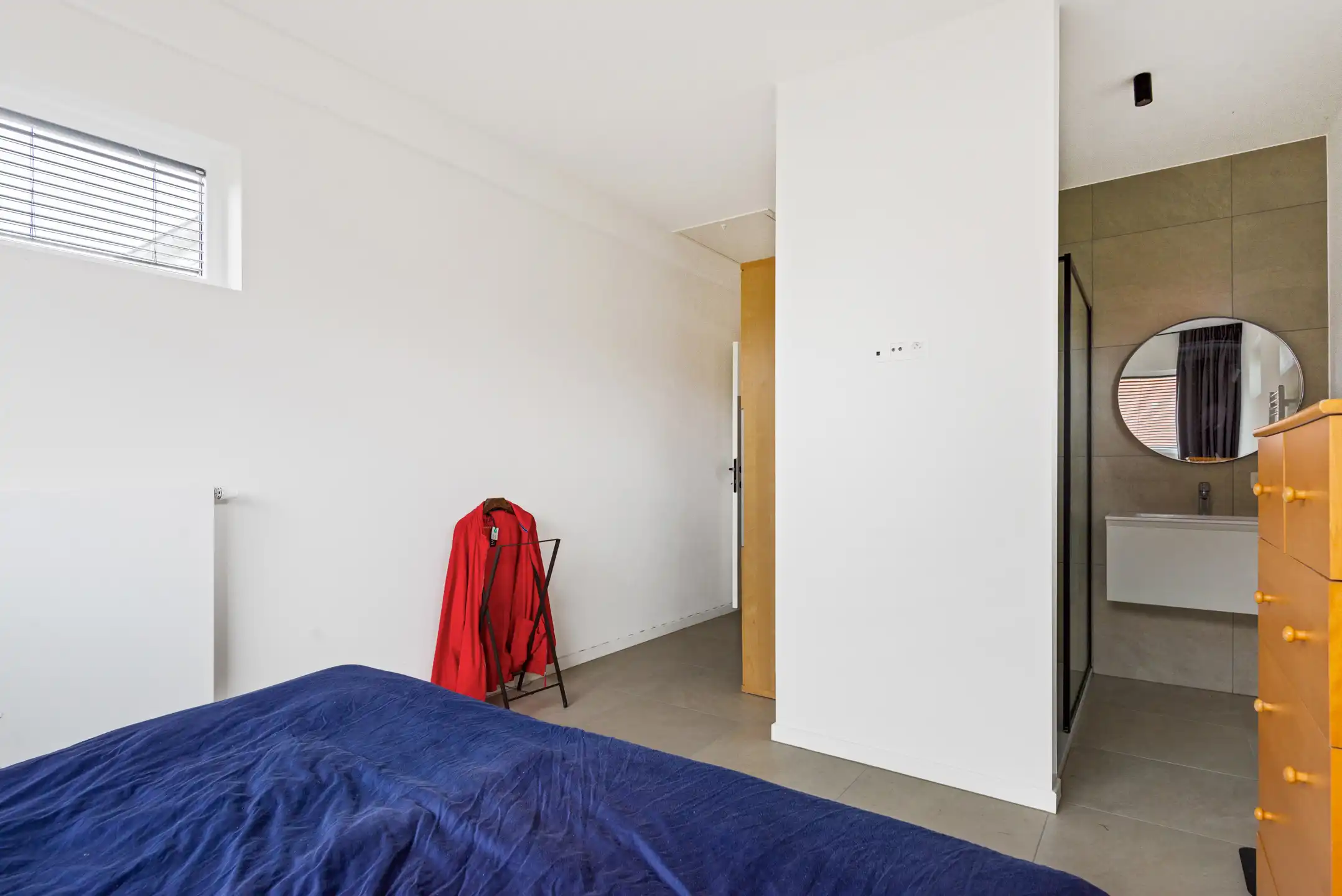 Moderne, instapklare Bungalow met 4 slpk. en 2 badk. en bijgebouw op 12 are 30 ca foto 18