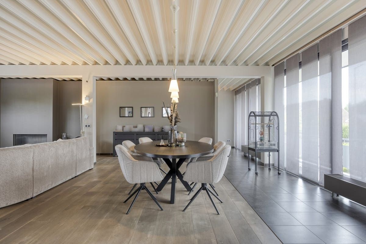 Handelsruimte met luxe duplex-appartement en verhuurde loodsen op het industrieterrein in Lanaken foto 19