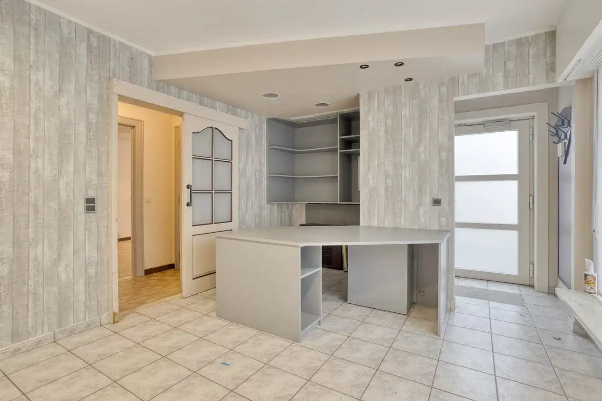 Te renoveren huis te koop met garage in Aartrijke foto 8