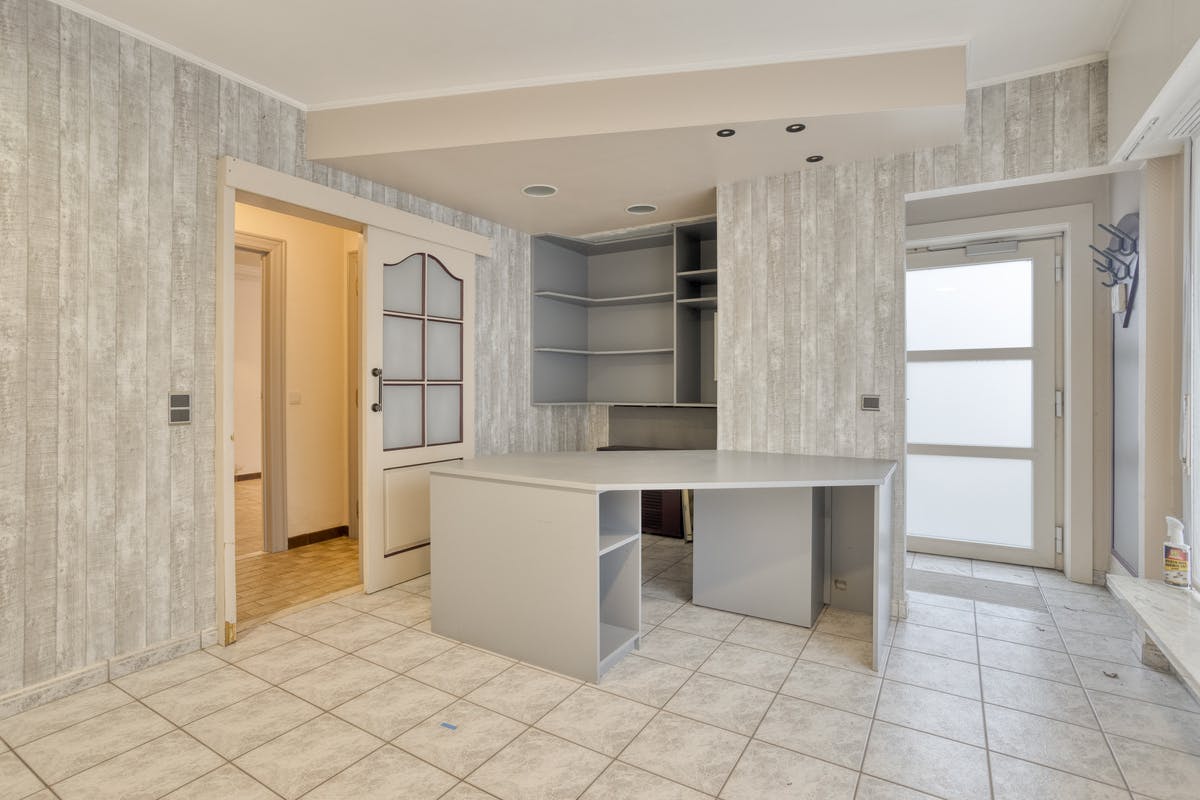 Te renoveren huis te koop met garage in Aartrijke foto 8