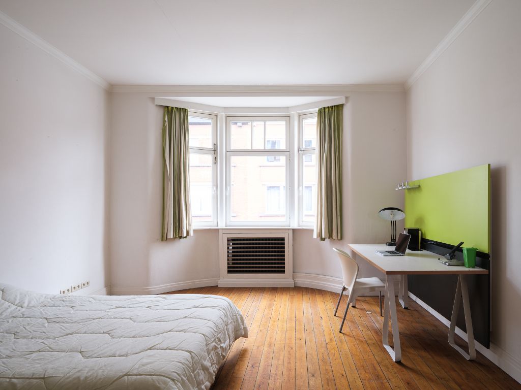 Bijzonder ruime & karaktervolle burgerwoning met zonnige stadstuin en extra bijwoonst in een hippe en opkomende buurt nabij Dok Noord. foto 24