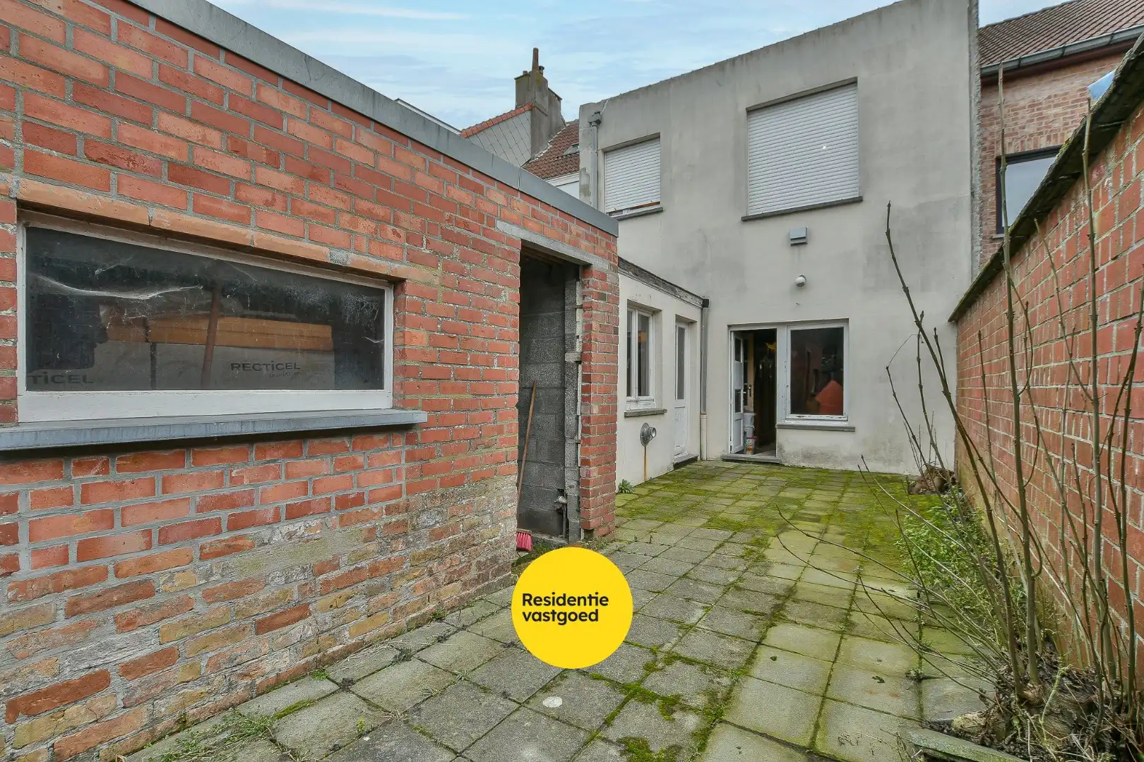 Rijwoning met veel potentieel, garage en tuin nabij centrum Blankenberge foto 9