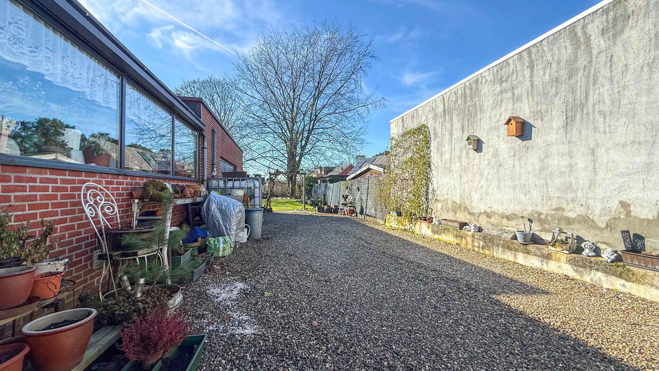 Ruime gezinswoning met zeer grote garage of opslagruimte! foto 33