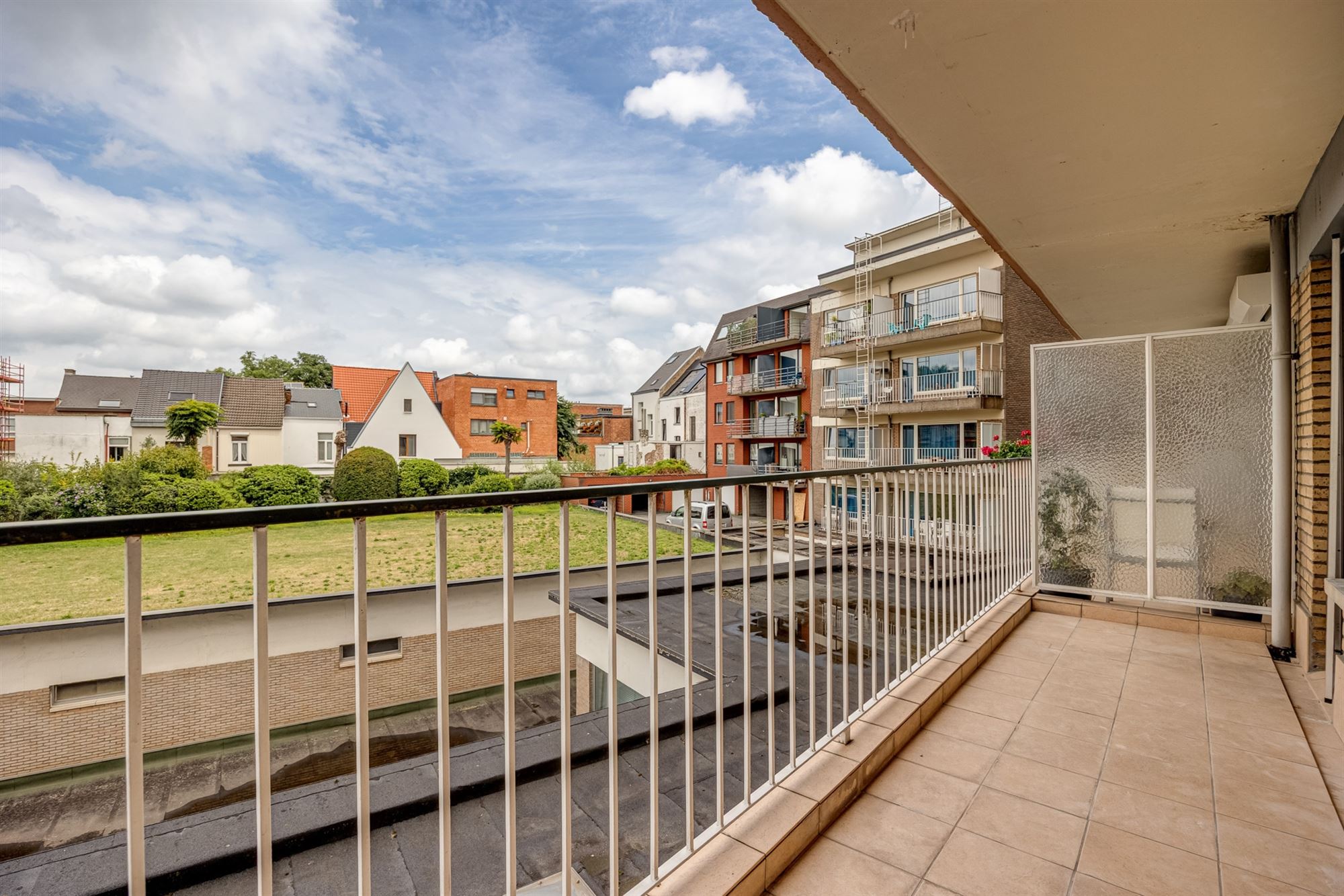 Te renoveren appartement met twee slaapkamers en terras foto 17