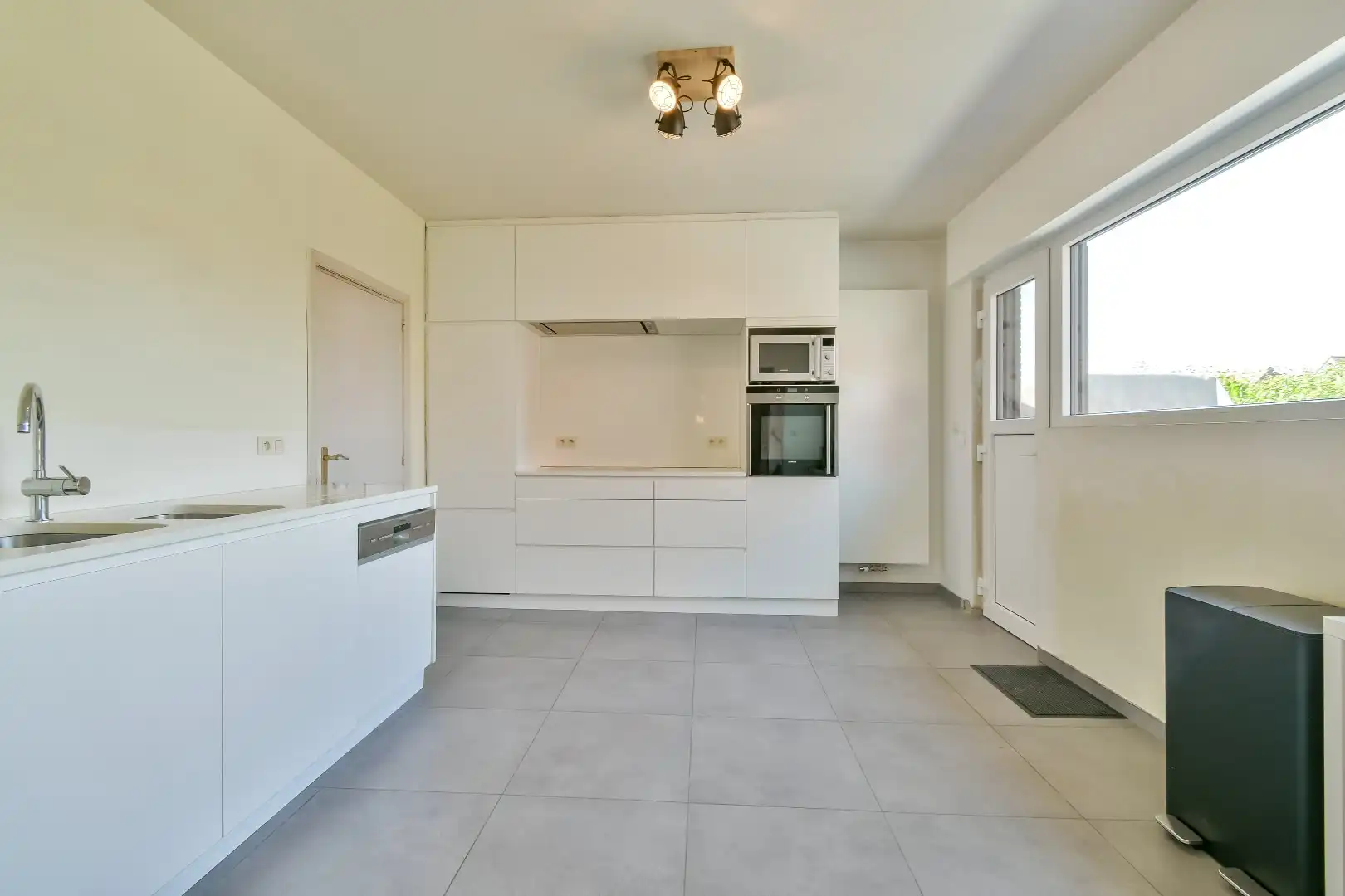 Licht en ruim wonen in Hooglede: instapklare woning! foto 11