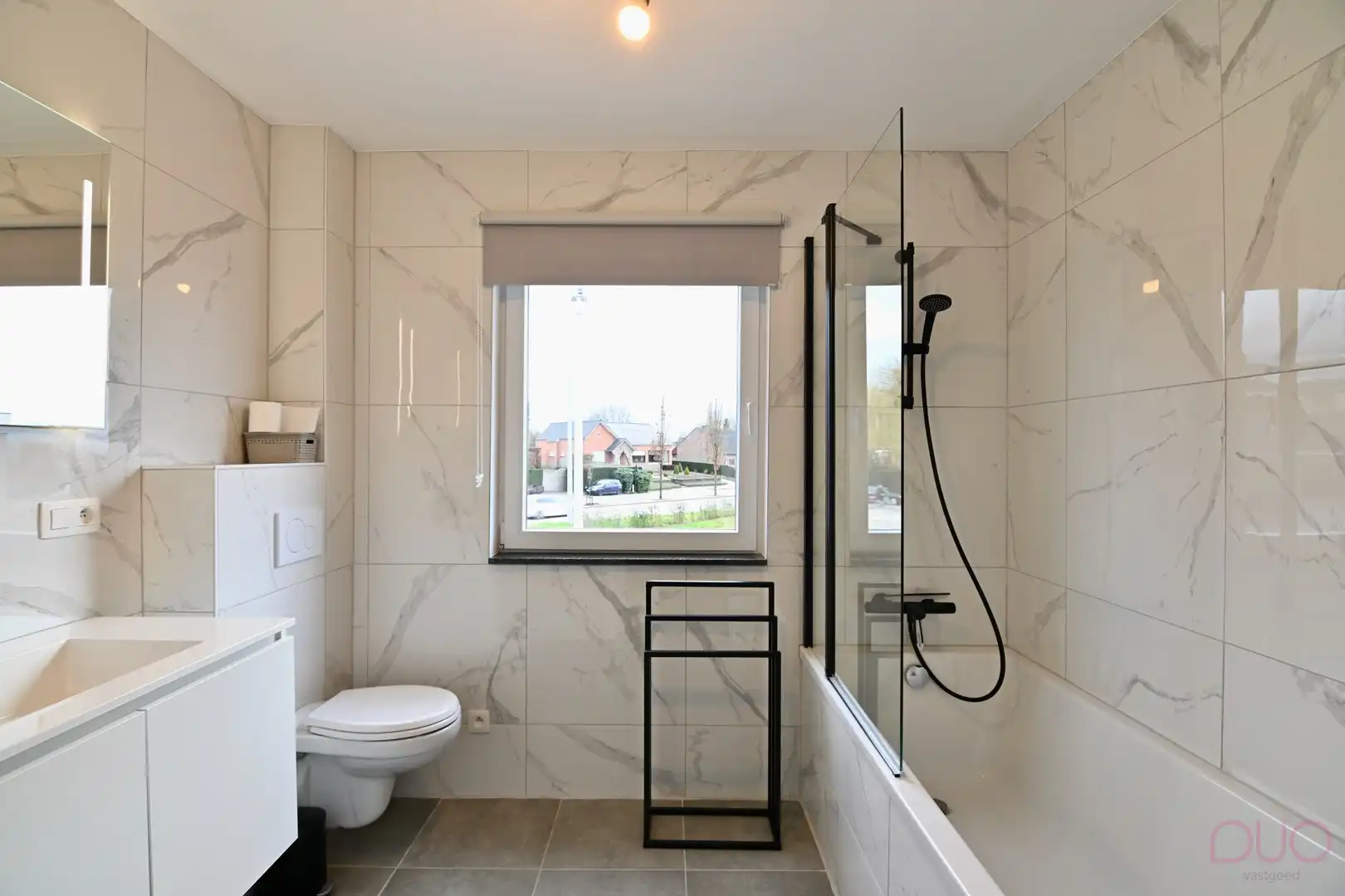 Moderne halfopen gezinswoning. foto 20