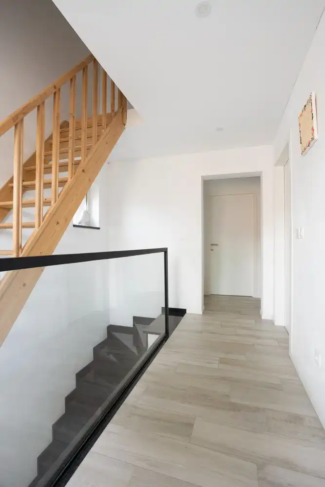 Ruime gerenoveerde gezinswoning met 3 slaapkamers op een uitzonderlijk perceel foto 16