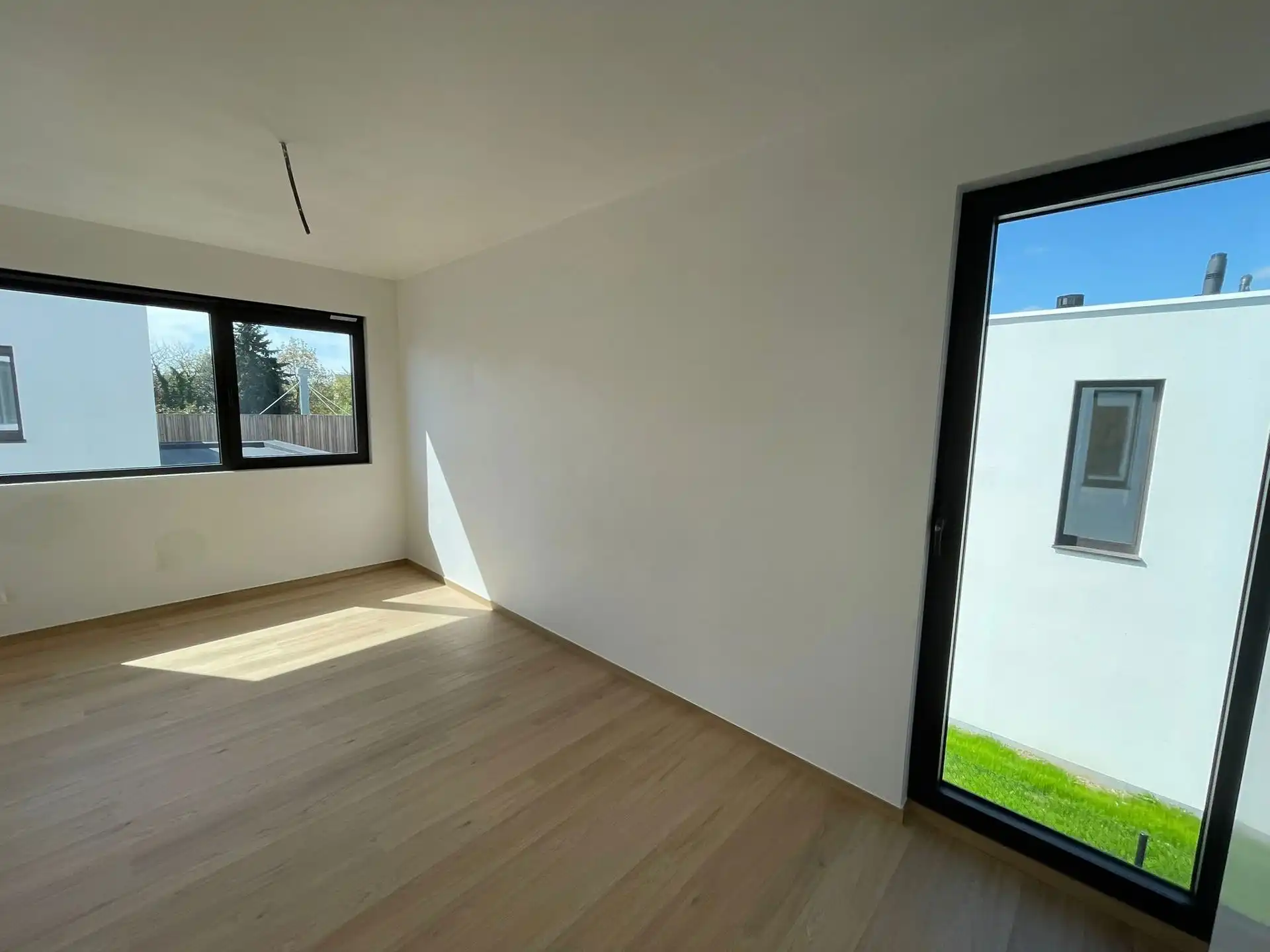 Nieuwbouwwoning met drie slaapkamers, tuin en terras foto 11