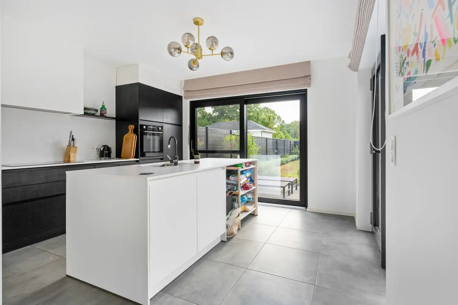 Half open bebouwing in een rustige wijk met 4 à 5 slaapkamers! foto 8