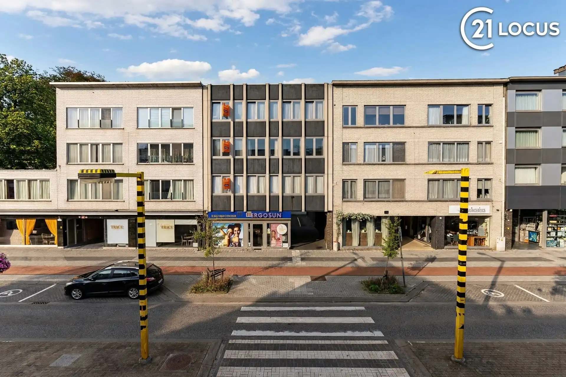 Opbrengsteigendom: 3 app & handel in Beveren foto {{pictureIndex}}