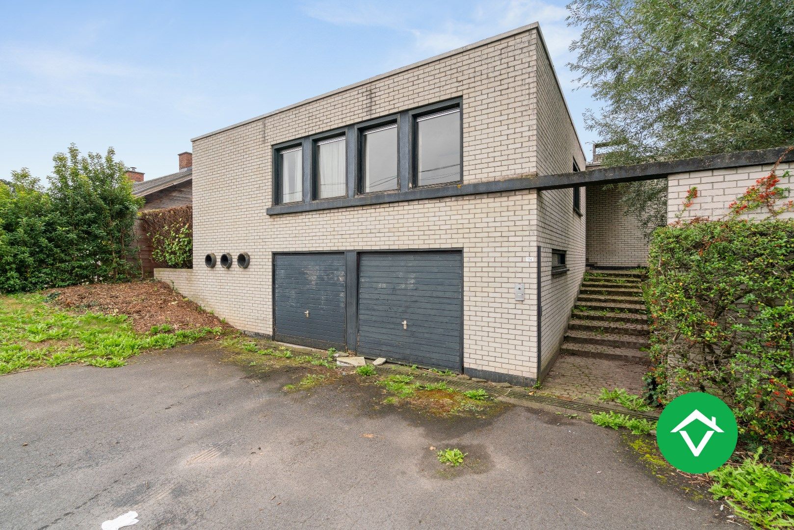 Ruime, onder kelderde architectenwoning met 3 slaapkamers, tuin en zwembad foto 26