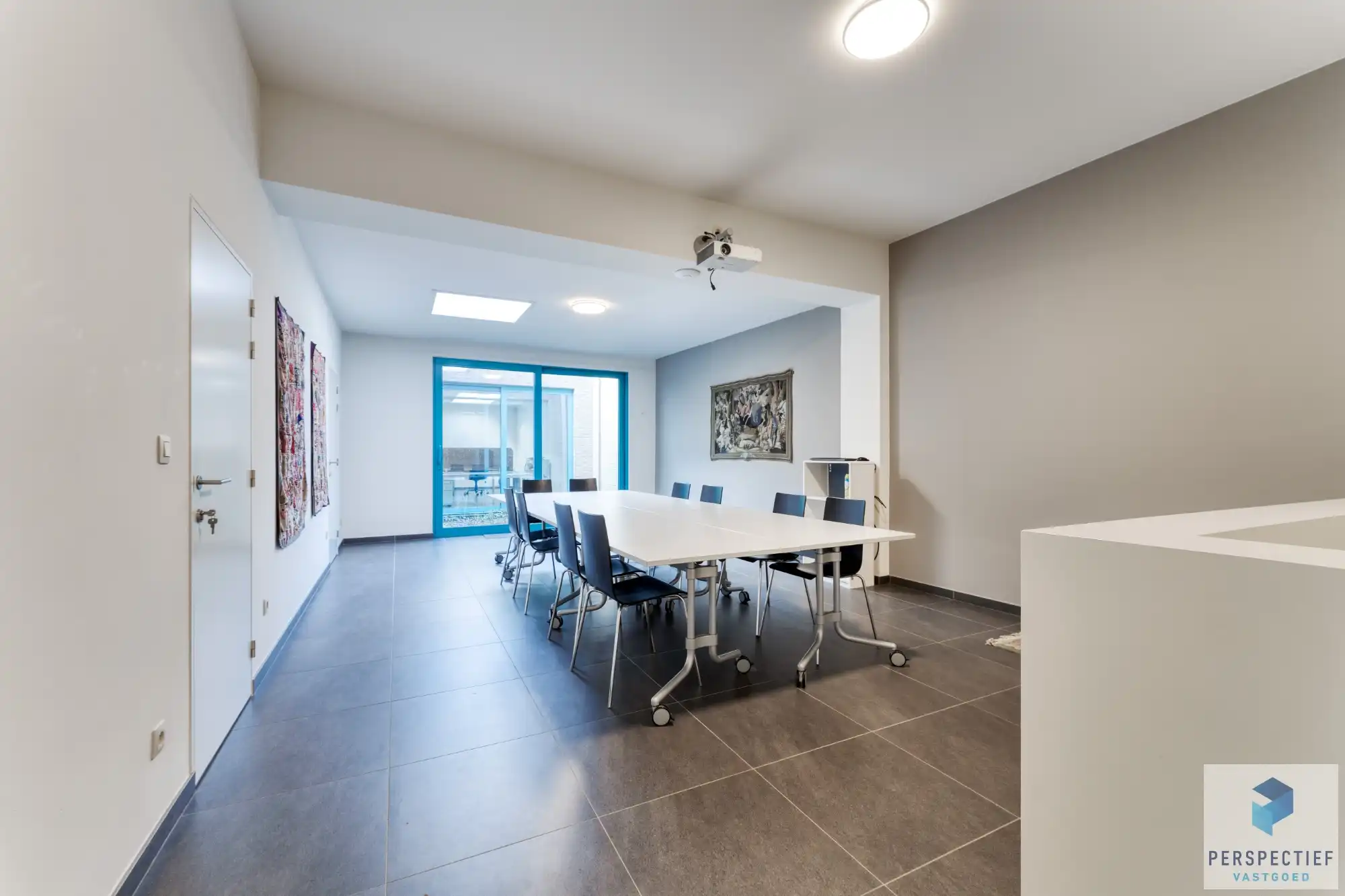 Veelzijdig handelshuis/kantoorgebouw foto 11
