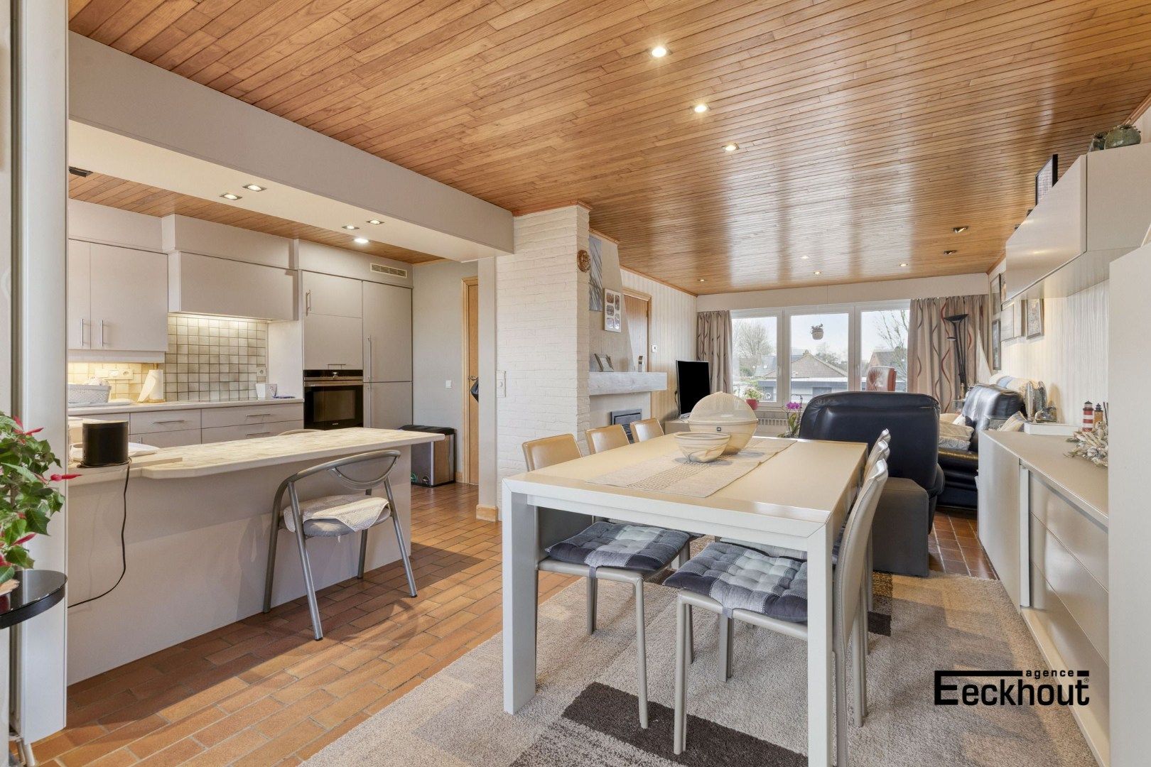 Instapklare ruime bel-etage woning (217 m² bewoonbare oppervlakte) met dubbele garage en grote tuin op topligging in Oostende foto 6