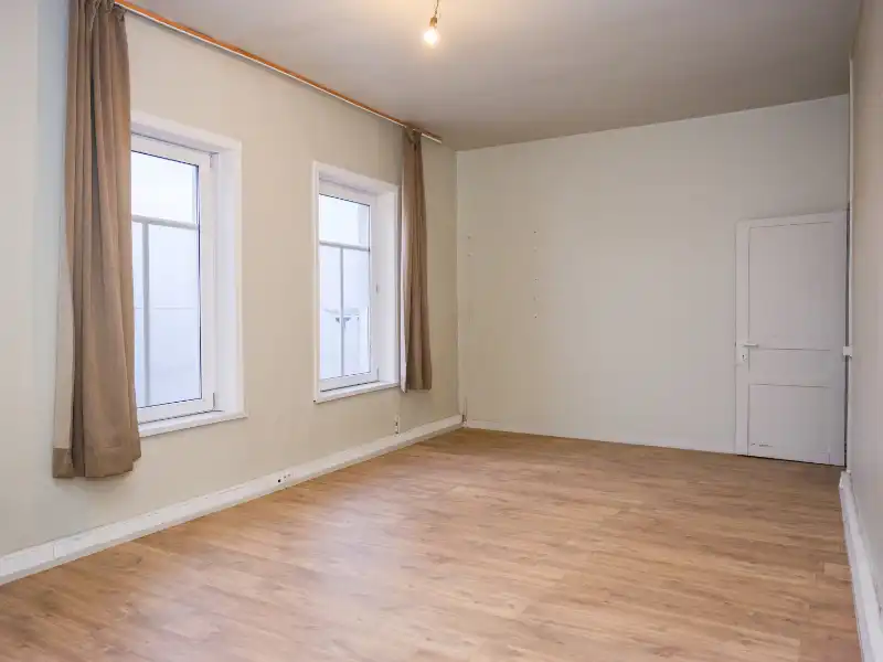 Woning vlak bij het station met tuin en achteruitgang foto 8