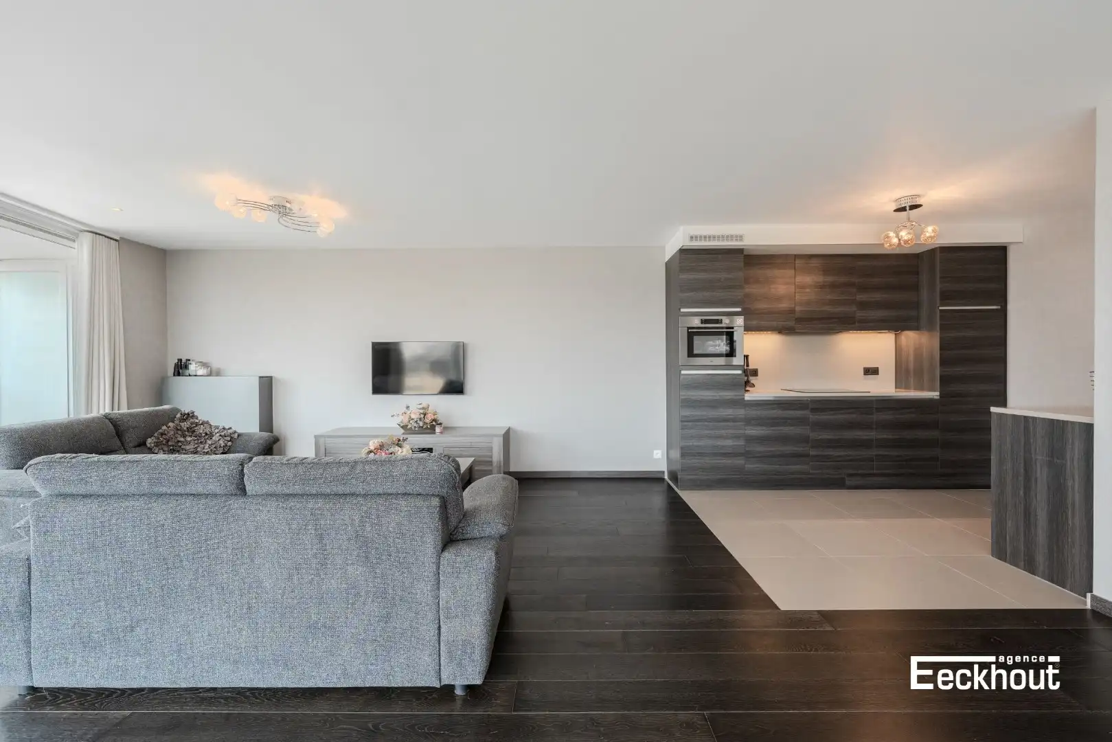 Instapklaar & modern appartement met zonneterras en garagebox! foto 3