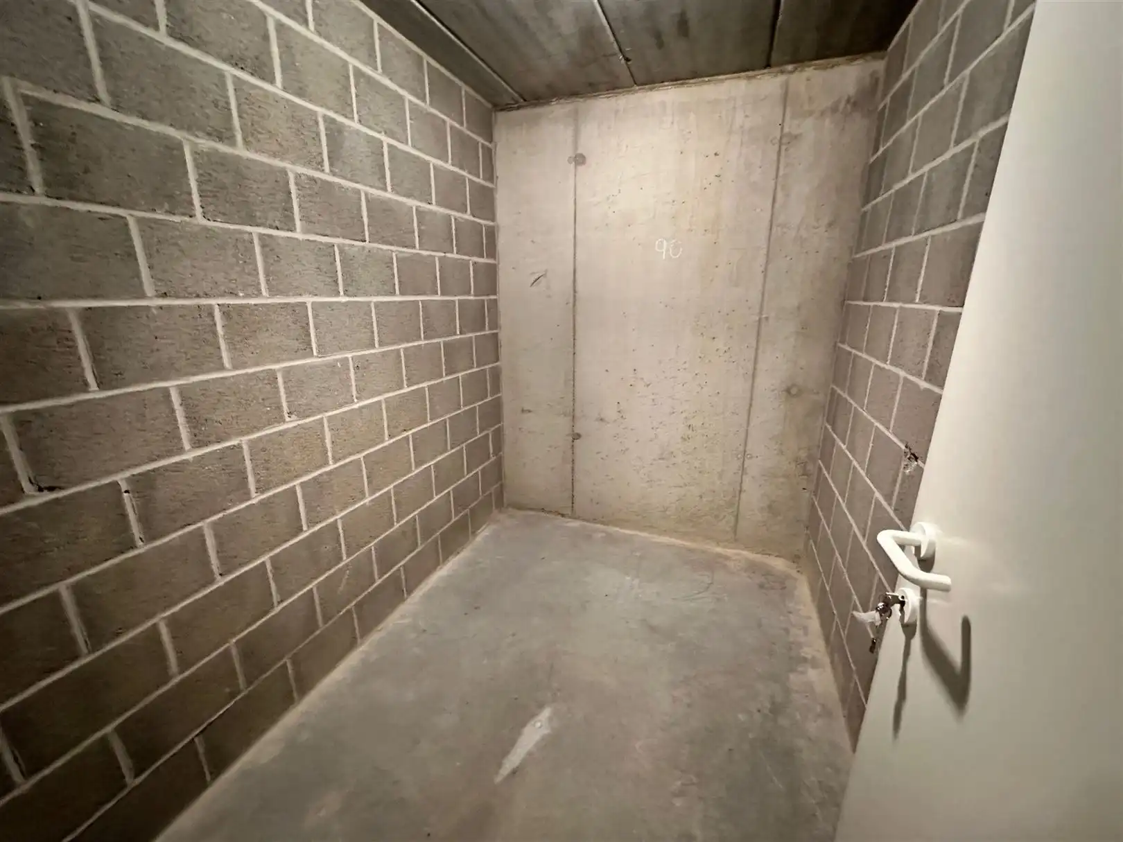 TE HUUR: Duplex-appartement met 2 slaapkamers te Genk! foto 10