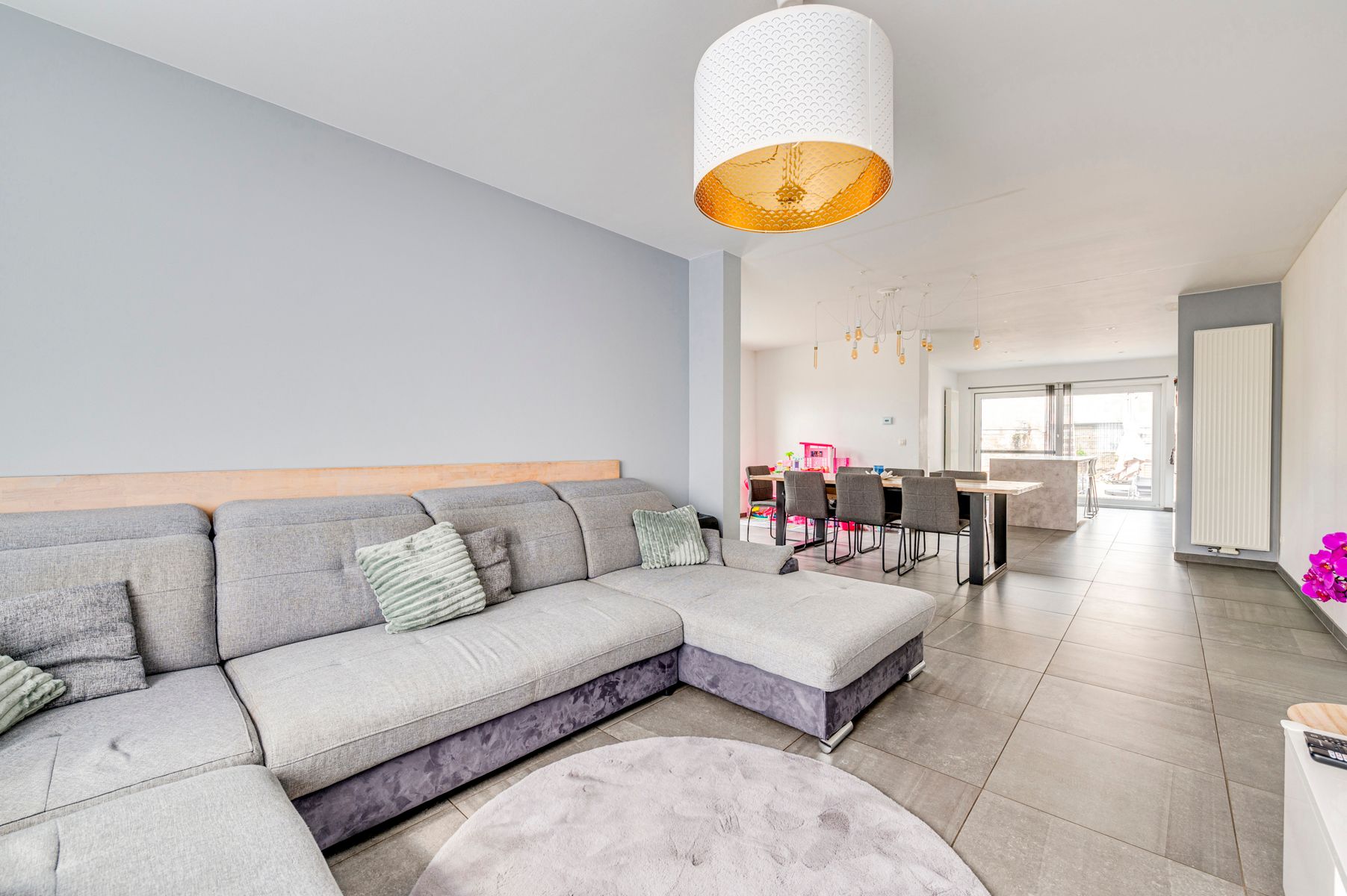 Ruime woning met 4 slaapkamers en tuin foto 5
