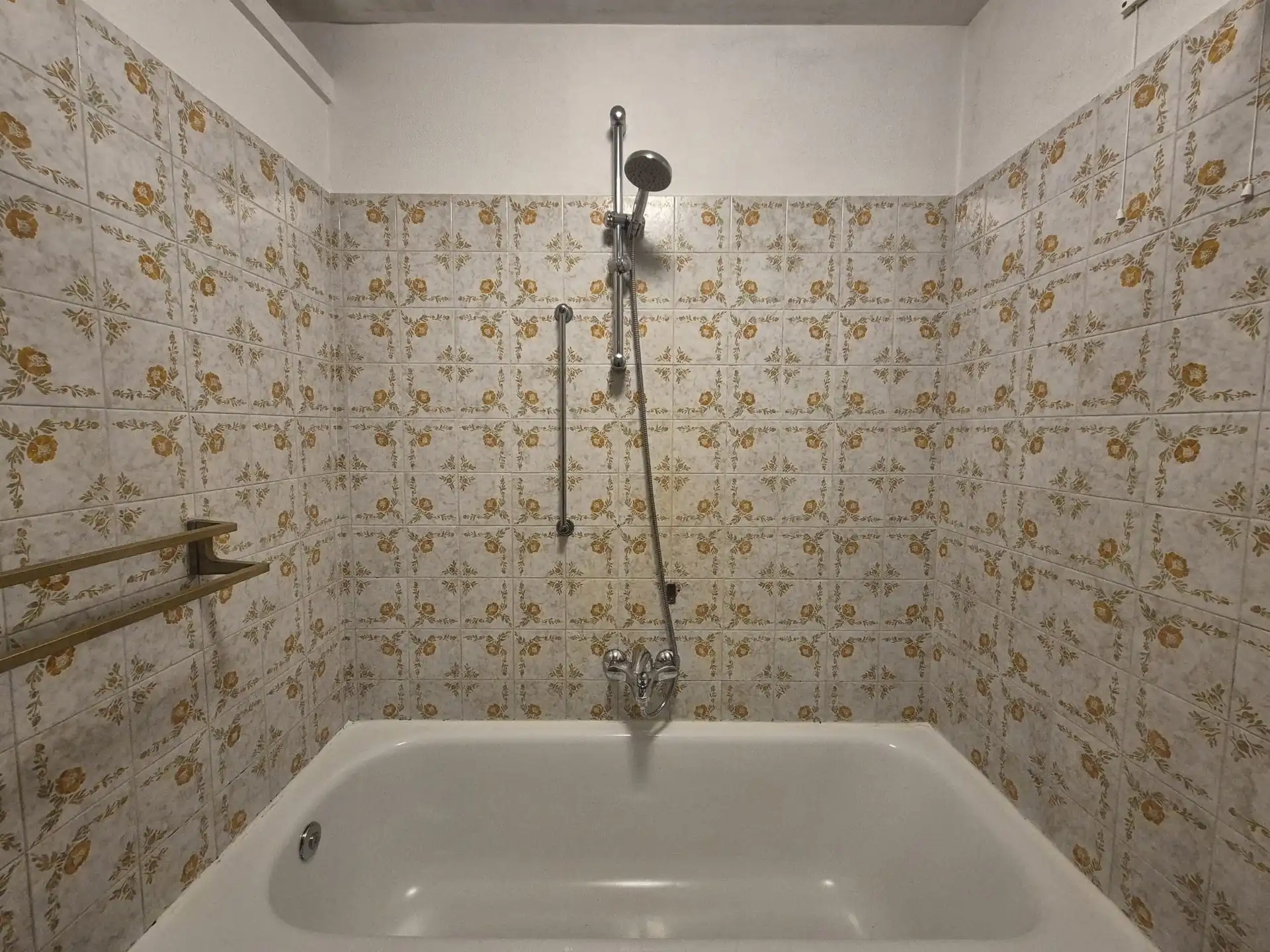 Centraal gelegen ruim appartement met groot zongericht terras en garage. foto 23