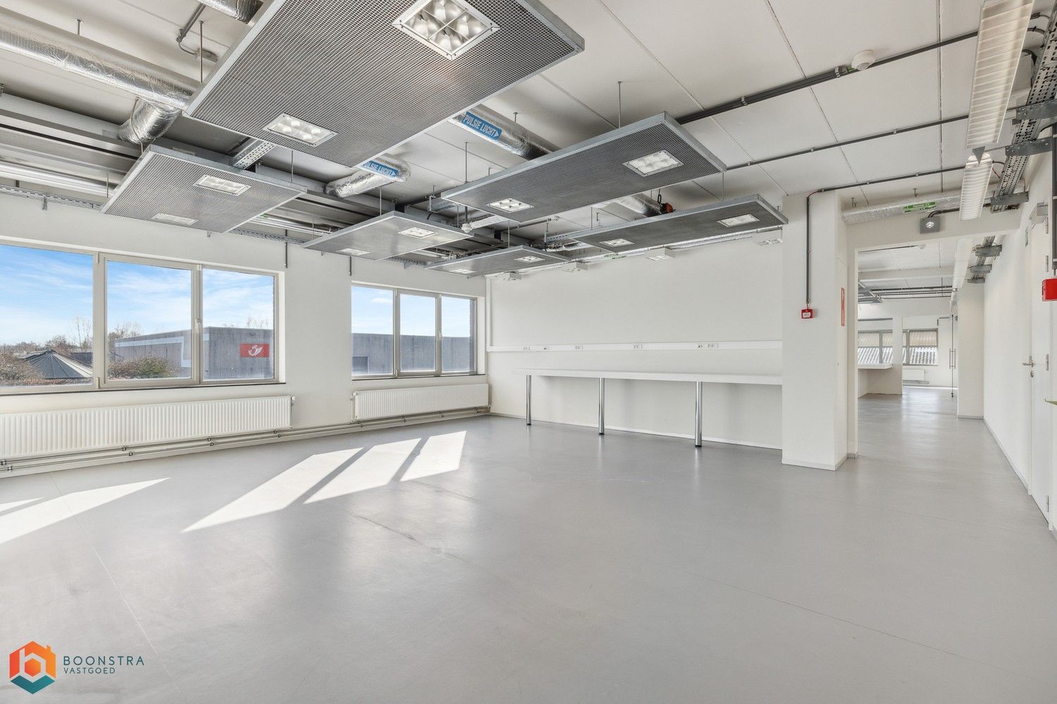 Veelzijdig kantoorgebouw met ruime parking op 2433 m² foto 23