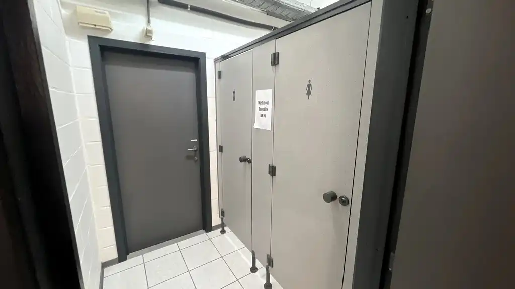 Functioneel bedrijfspand te huur in industriepark E17/4 te Lokeren foto 14