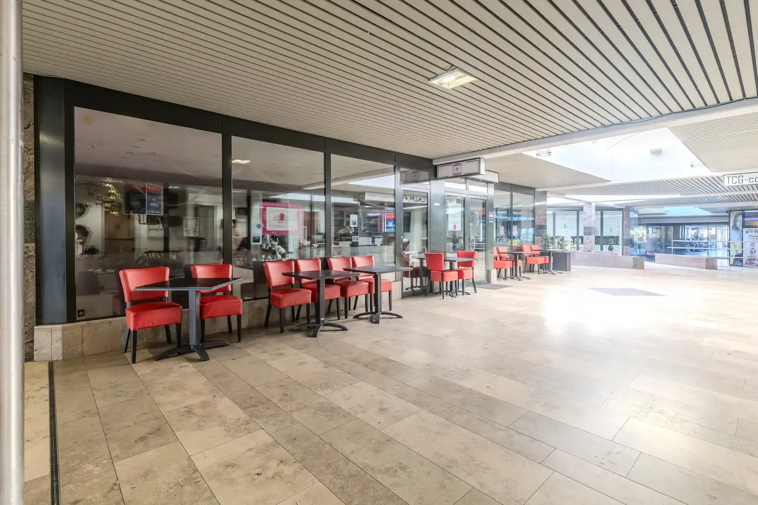 Handelspand met diverse mogelijkheden in hartje Lanaken foto 3